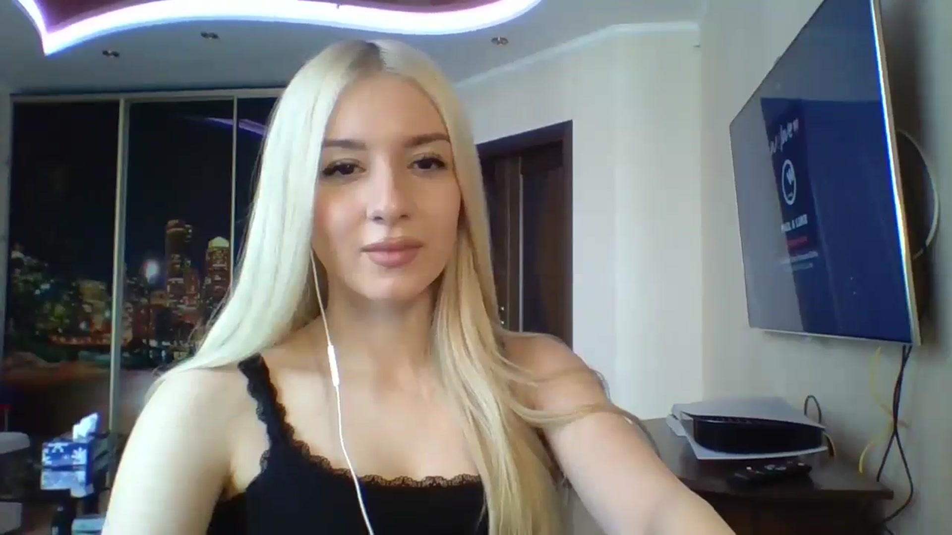 Gallery image thumbnail from SyndyRein's myfreecams stream on, 04/29/2026, 10:45 image 15 of 20