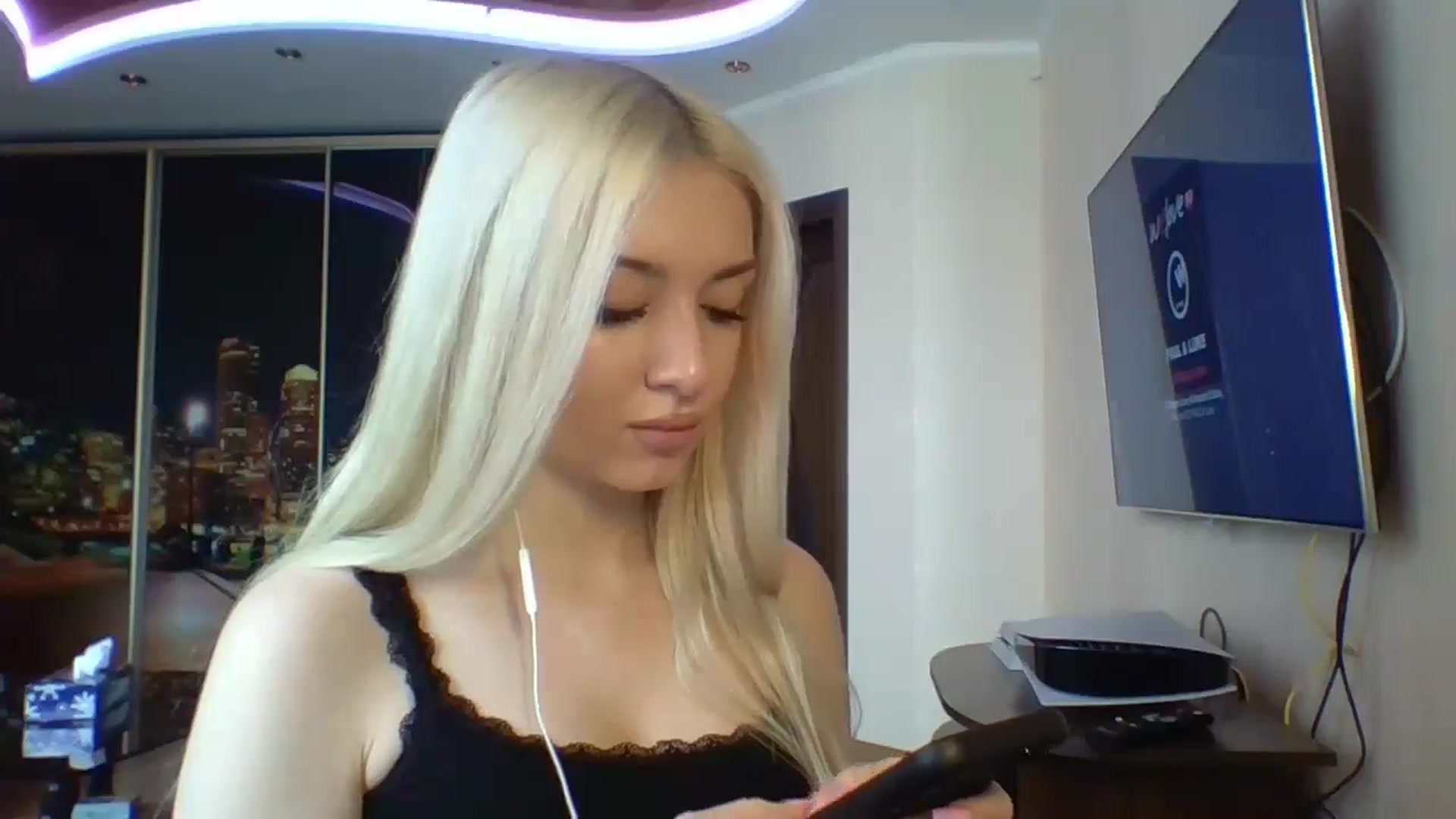 Gallery image thumbnail from SyndyRein's myfreecams stream on, 04/29/2026, 10:45 image 14 of 20
