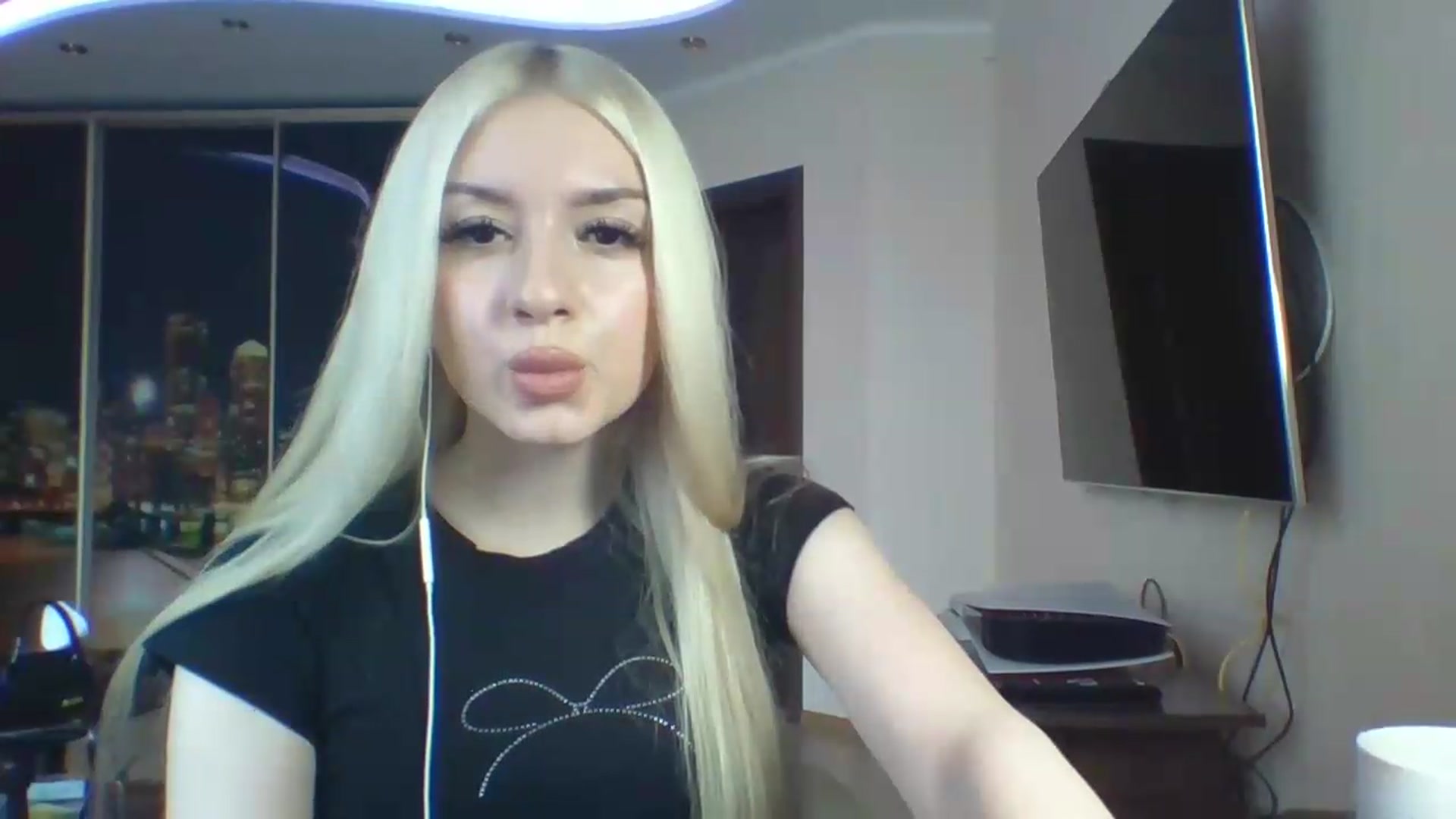 Gallery image thumbnail from SyndyRein's myfreecams stream on, 04/30/2026, 11:29 image 3 of 20