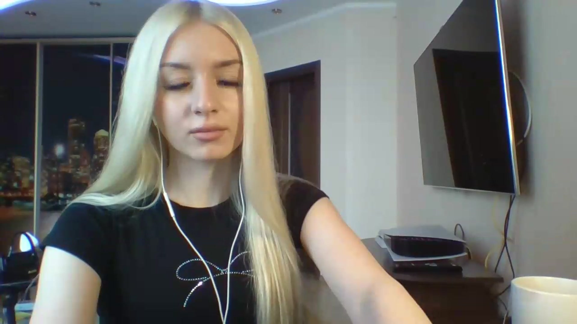 Gallery image thumbnail from SyndyRein's myfreecams stream on, 04/30/2026, 11:29 image 7 of 20