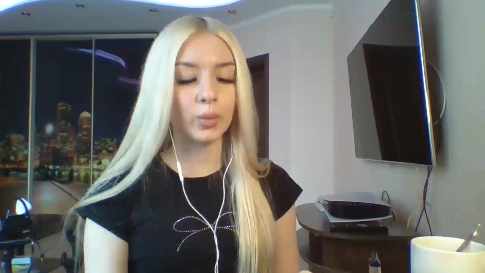 Gallery image thumbnail from SyndyRein's myfreecams stream on, 04/30/2026, 12:14 image 3 of 20