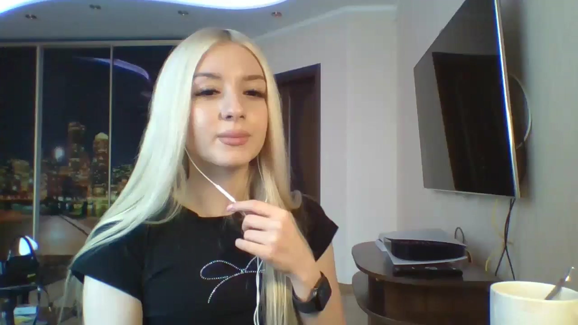 Gallery image thumbnail from SyndyRein's myfreecams stream on, 04/30/2026, 12:14 image 13 of 20