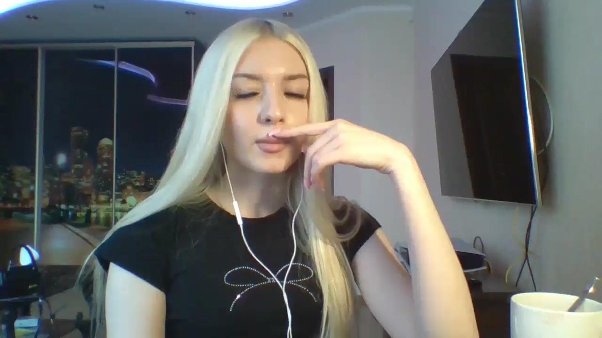 Gallery image thumbnail from SyndyRein's myfreecams stream on, 04/30/2026, 12:52 image 3 of 20
