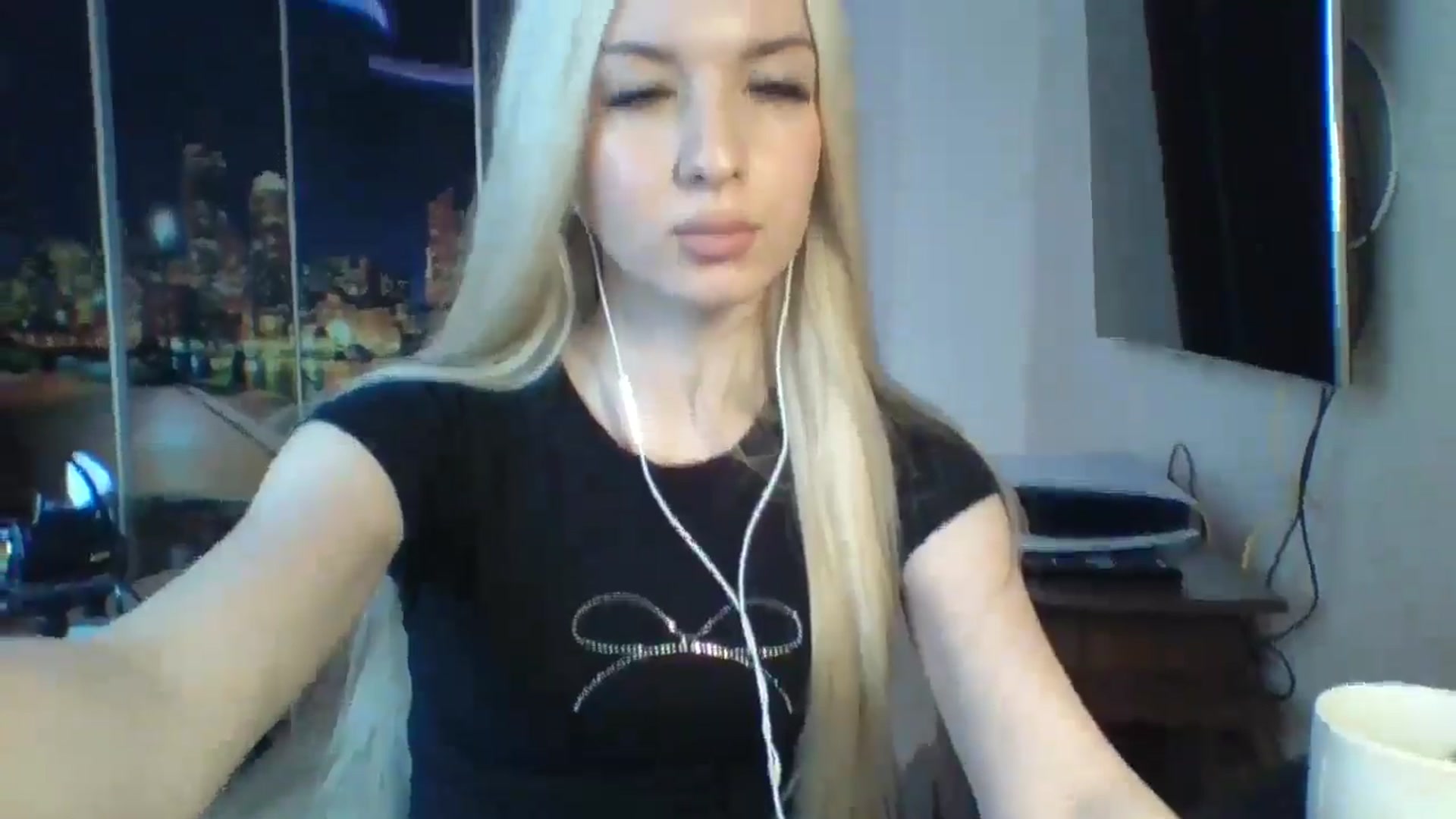Gallery image thumbnail from SyndyRein's myfreecams stream on, 04/30/2026, 12:52 image 15 of 20