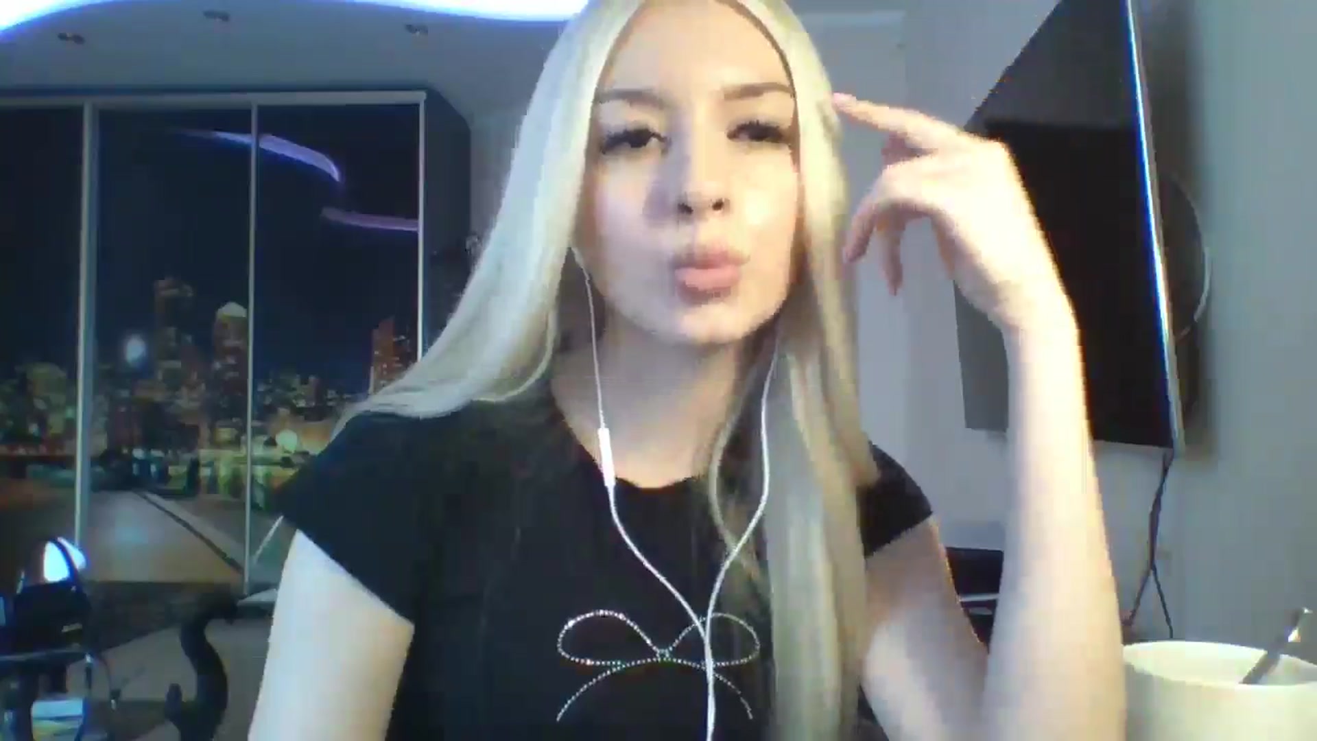 Gallery image thumbnail from SyndyRein's myfreecams stream on, 04/30/2026, 12:52 image 9 of 20