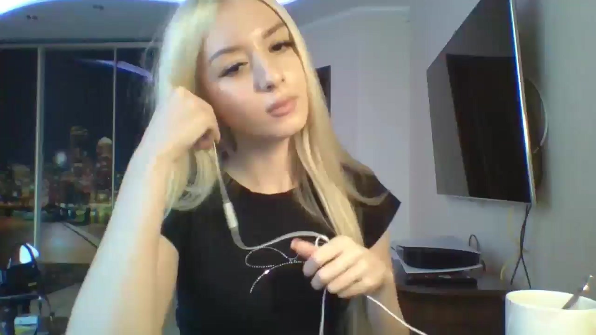 Gallery image thumbnail from SyndyRein's myfreecams stream on, 04/30/2026, 12:52 image 12 of 20