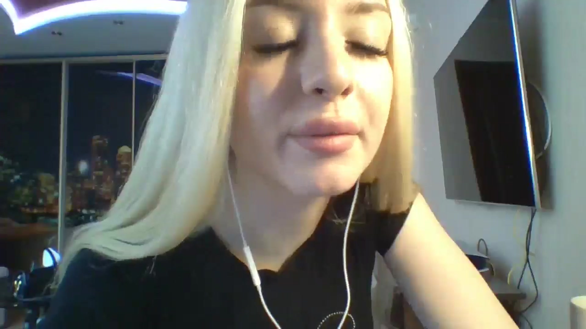 Gallery image thumbnail from SyndyRein's myfreecams stream on, 04/30/2026, 14:14 image 7 of 20