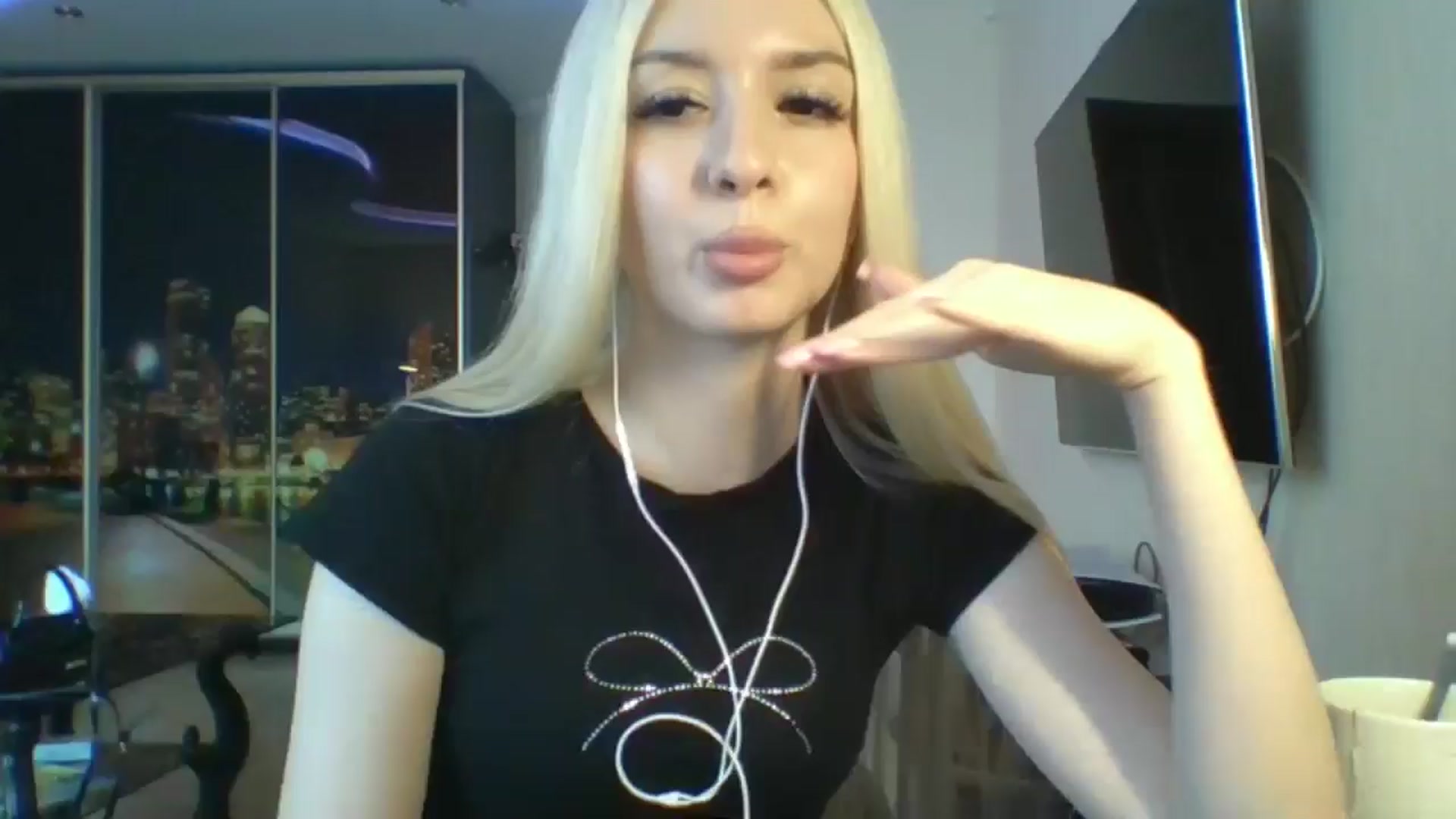 Gallery image thumbnail from SyndyRein's myfreecams stream on, 04/30/2026, 14:14 image 6 of 20