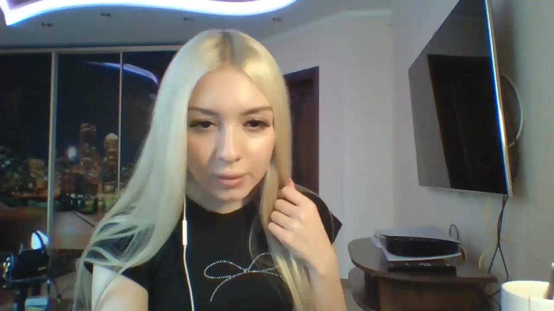 Gallery image thumbnail from SyndyRein's myfreecams stream on, 04/30/2026, 14:14 image 14 of 20