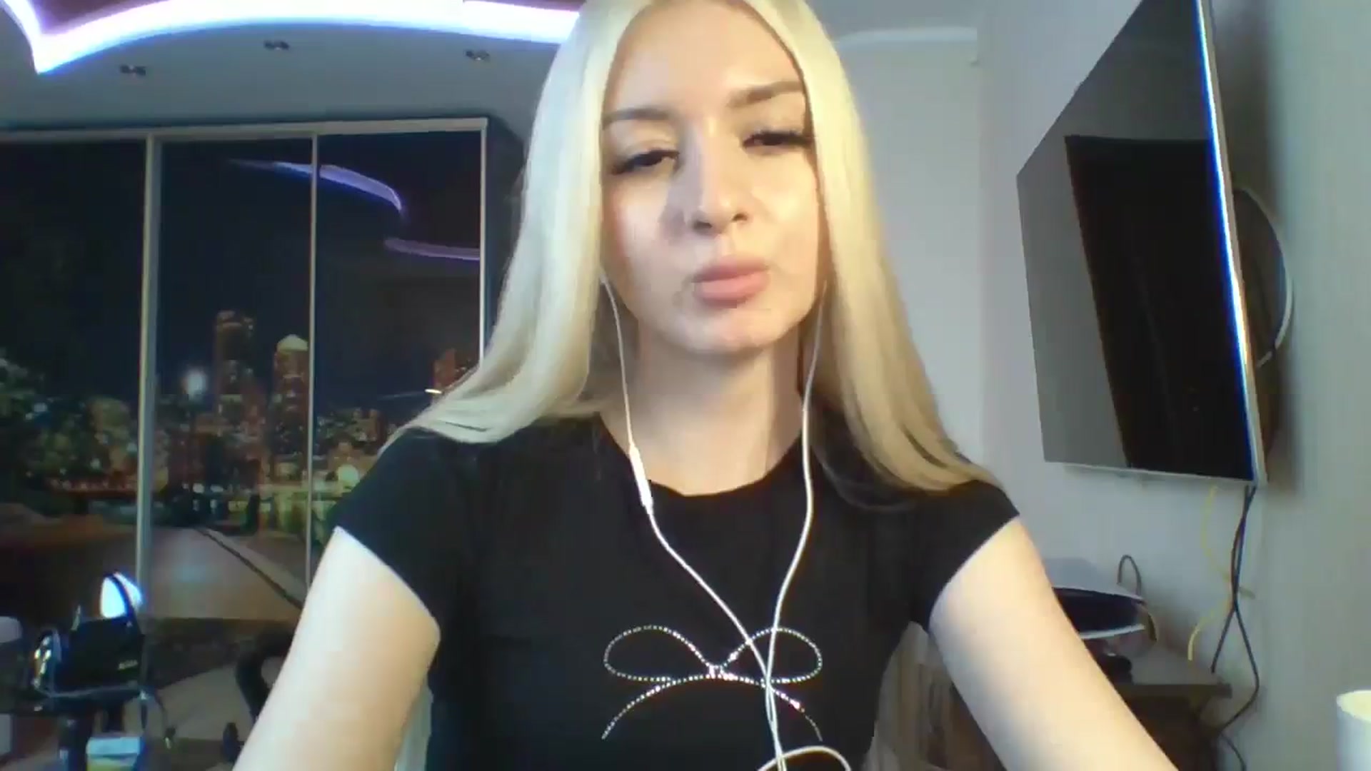 Gallery image thumbnail from SyndyRein's myfreecams stream on, 04/30/2026, 14:14 image 8 of 20