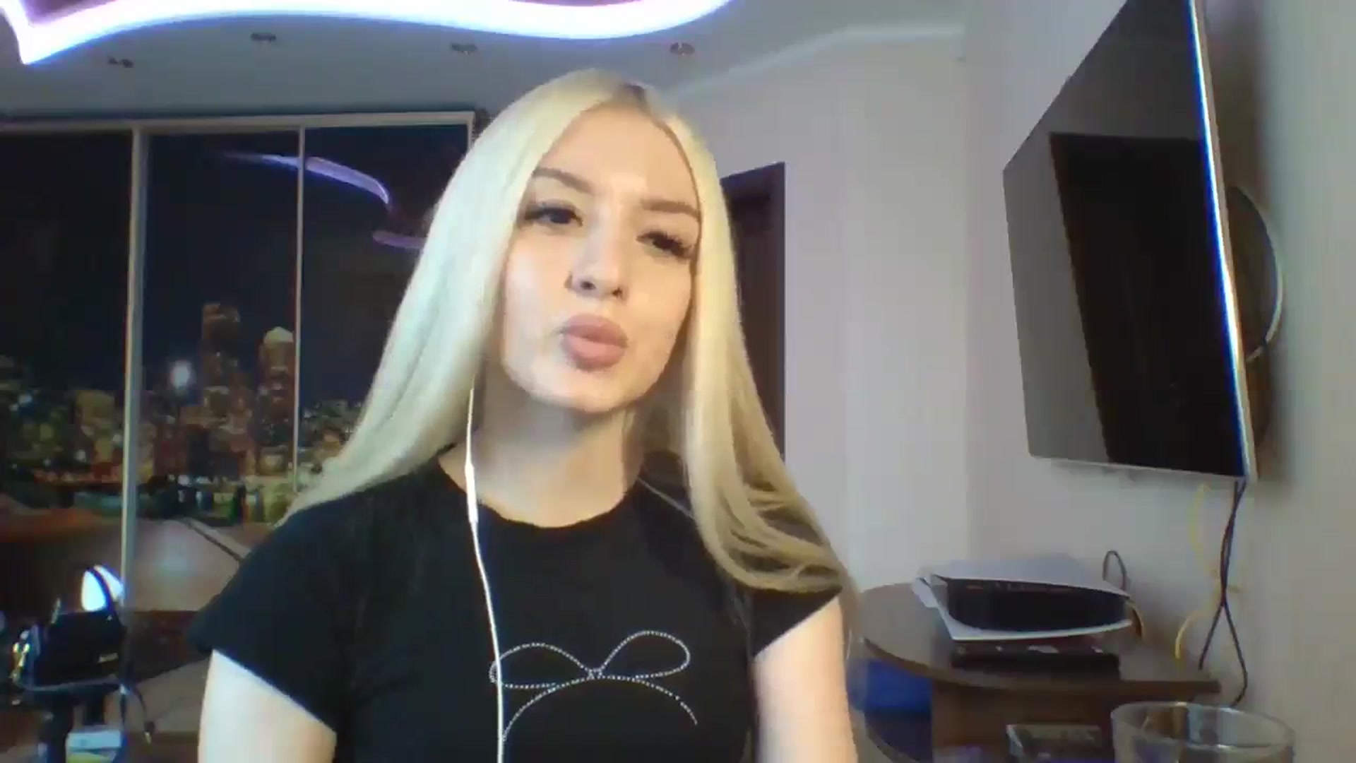 Gallery image thumbnail from SyndyRein's myfreecams stream on, 04/30/2026, 14:58 image 9 of 20