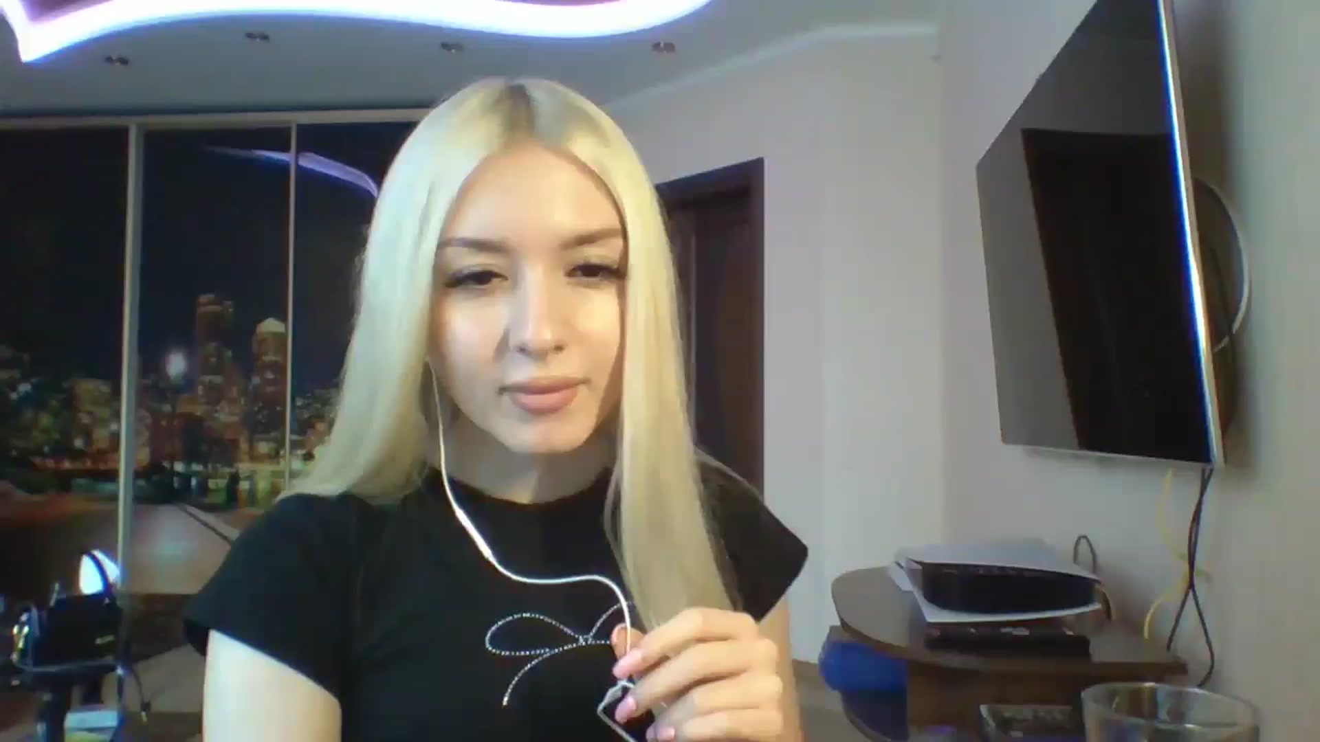 Gallery image thumbnail from SyndyRein's myfreecams stream on, 04/30/2026, 14:58 image 8 of 20