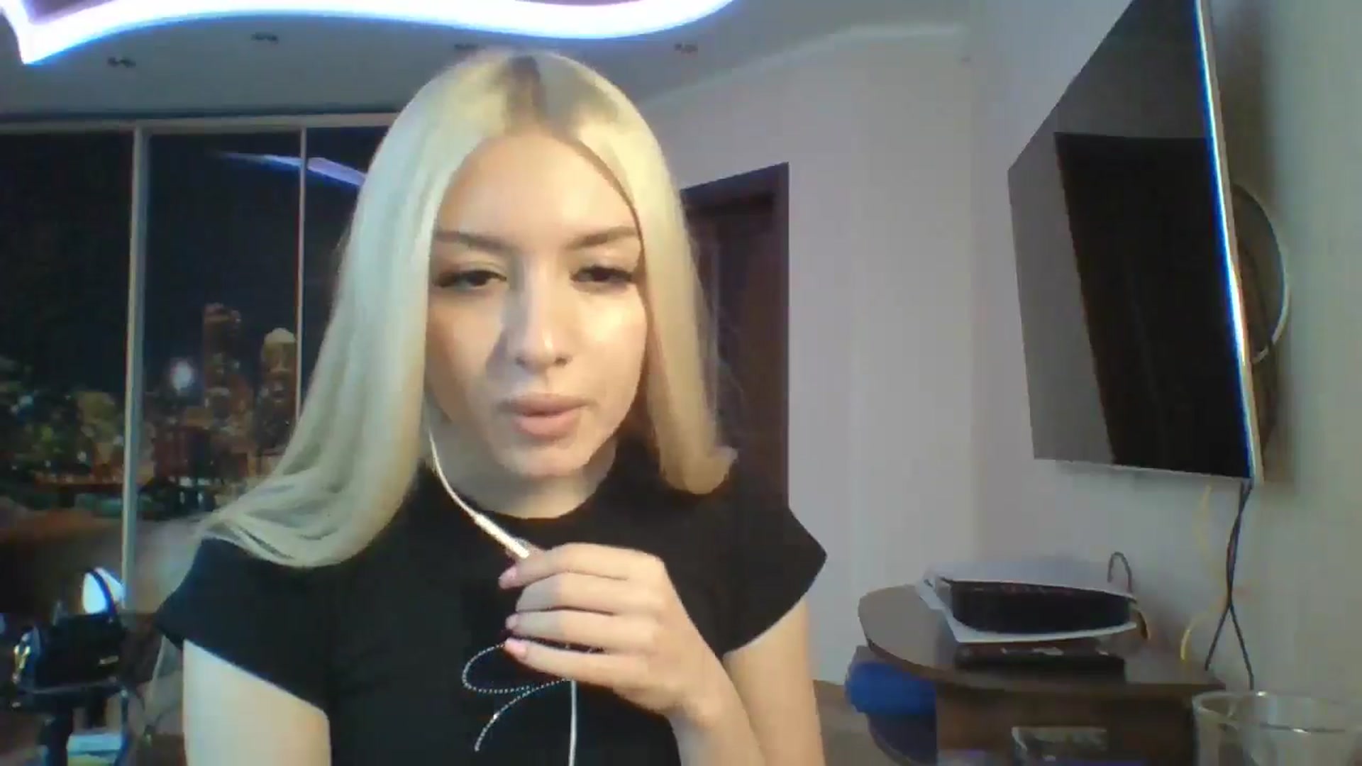 Gallery image thumbnail from SyndyRein's myfreecams stream on, 04/30/2026, 14:58 image 16 of 20