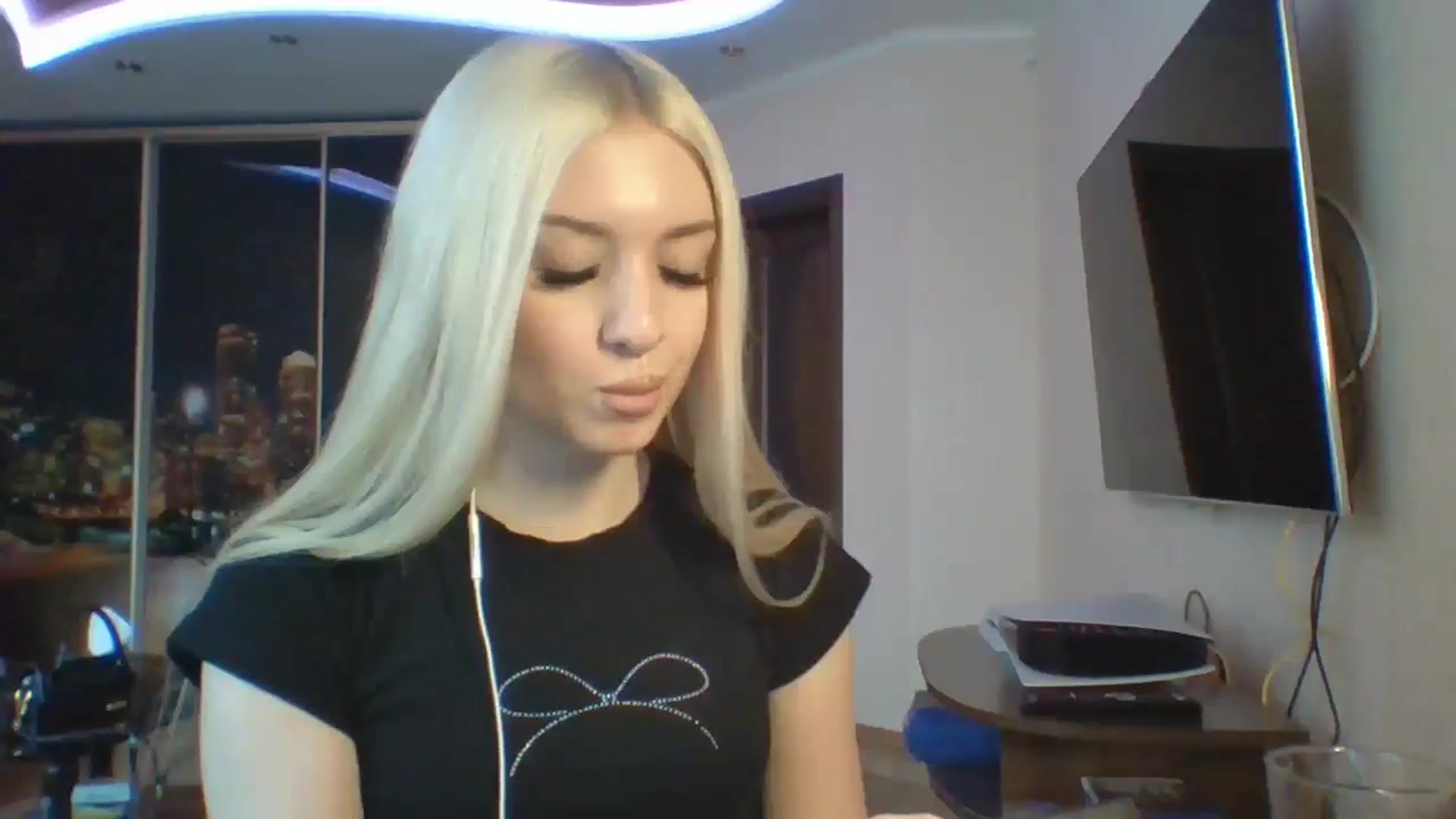 Gallery image thumbnail from SyndyRein's myfreecams stream on, 04/30/2026, 14:58 image 14 of 20
