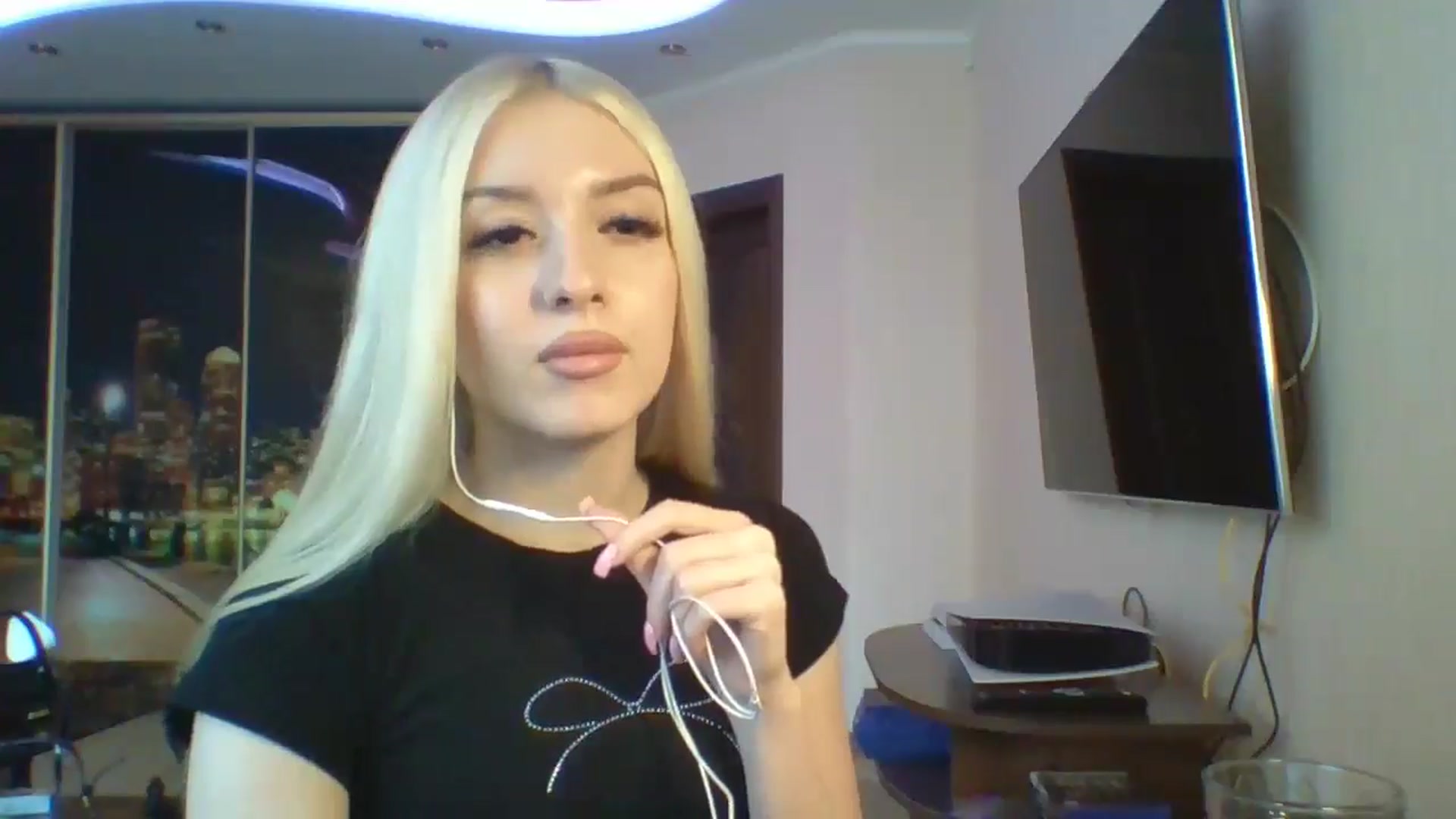 Gallery image thumbnail from SyndyRein's myfreecams stream on, 04/30/2026, 14:58 image 2 of 20