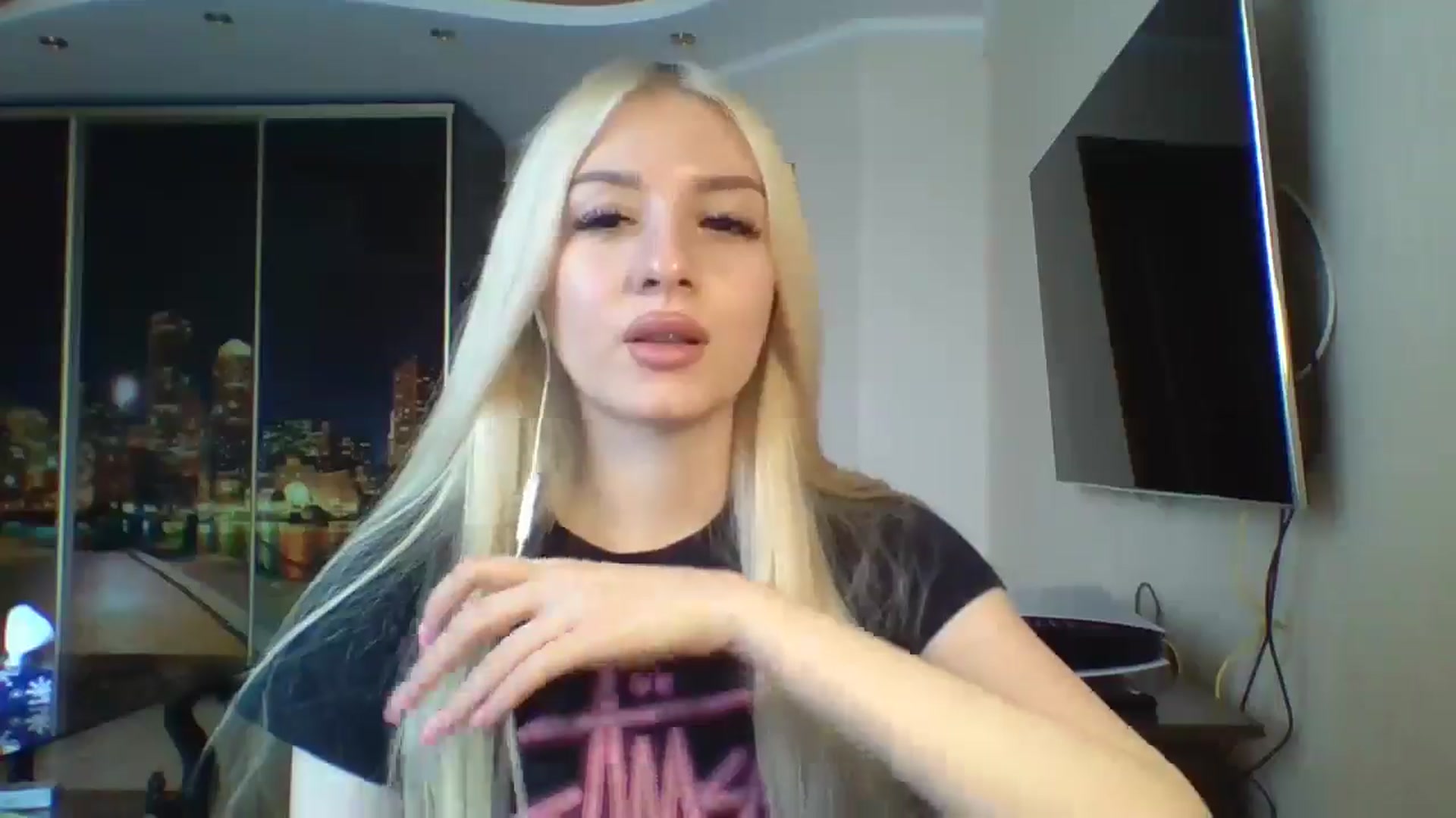 Gallery image thumbnail from SyndyRein's myfreecams stream on, 05/01/2026, 12:01 image 16 of 20