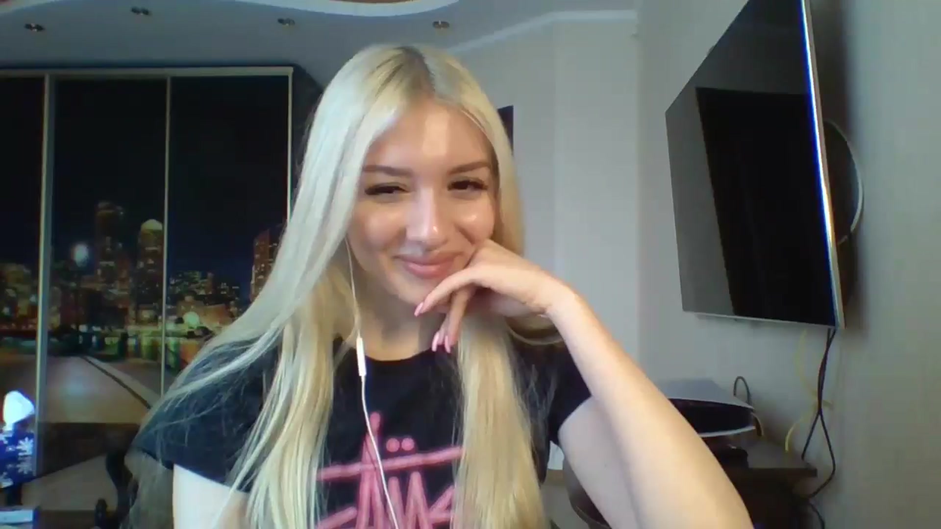 Gallery image thumbnail from SyndyRein's myfreecams stream on, 05/01/2026, 12:01 image 19 of 20