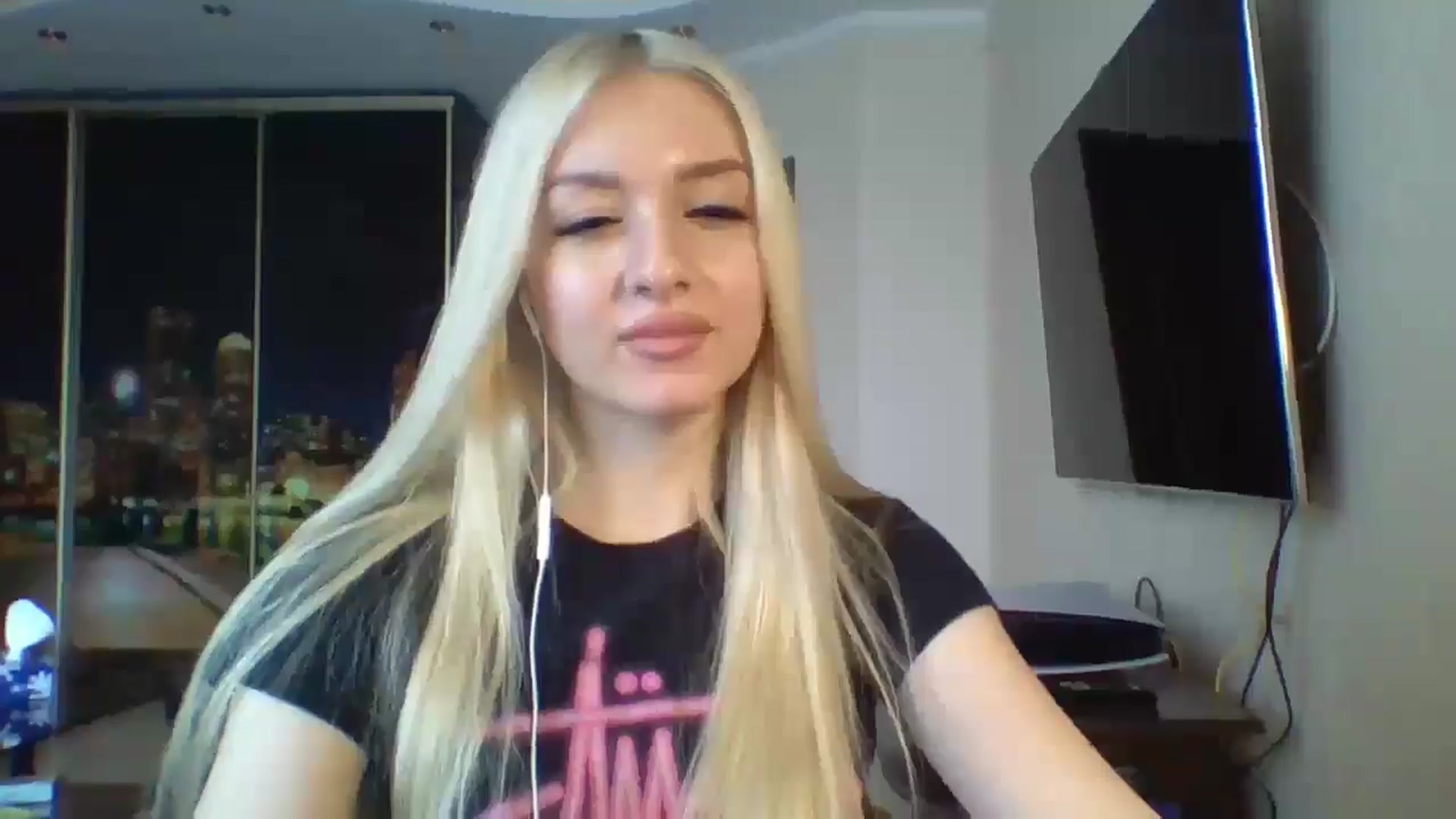 Gallery image thumbnail from SyndyRein's myfreecams stream on, 05/01/2026, 12:01 image 10 of 20