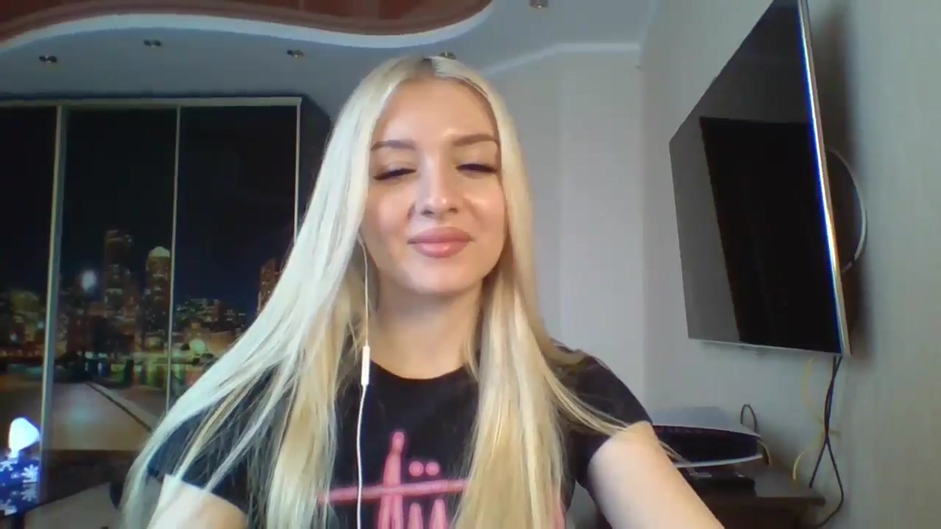 Gallery image thumbnail from SyndyRein's myfreecams stream on, 05/01/2026, 12:01 image 8 of 20