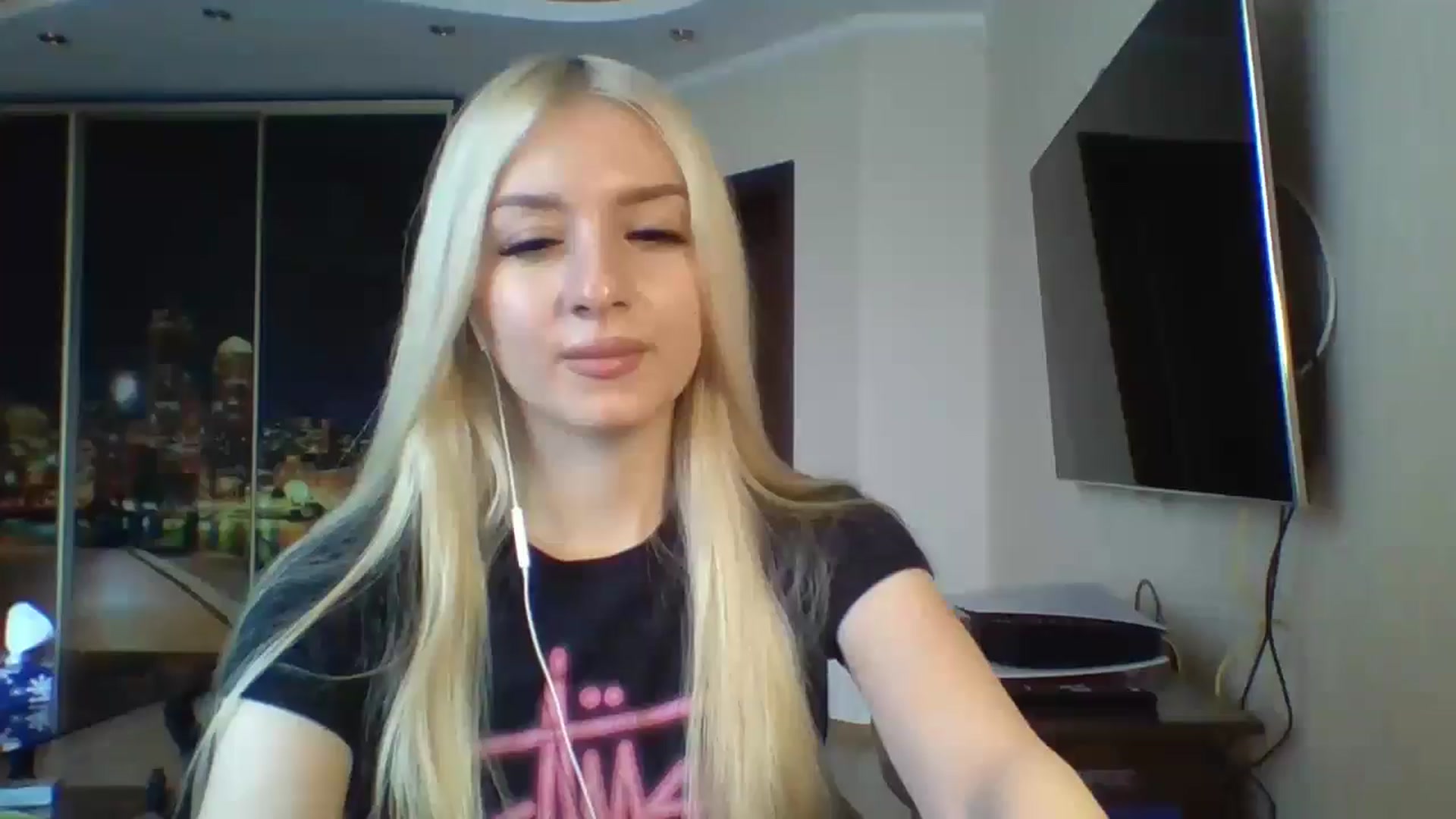 Gallery image thumbnail from SyndyRein's myfreecams stream on, 05/01/2026, 12:01 image 18 of 20