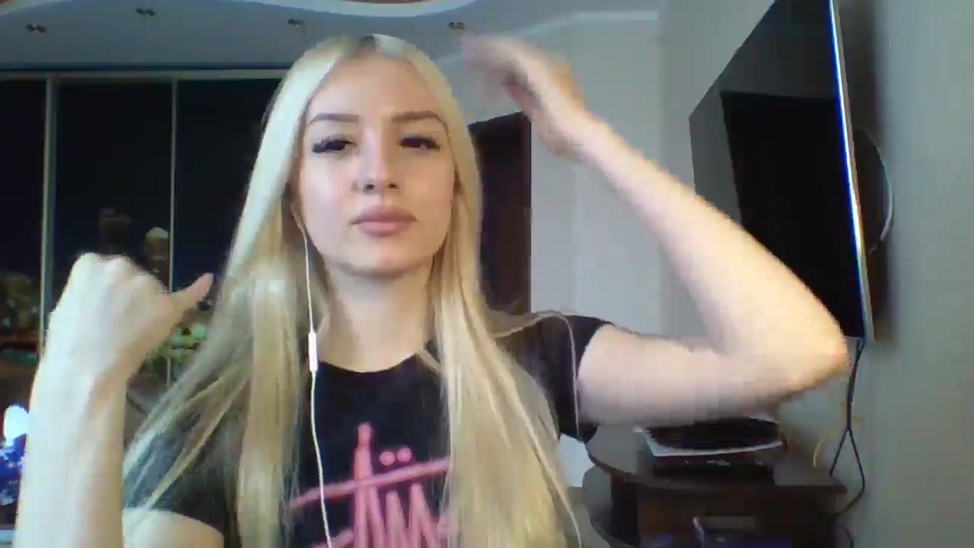 Gallery image thumbnail from SyndyRein's myfreecams stream on, 05/01/2026, 12:01 image 15 of 20