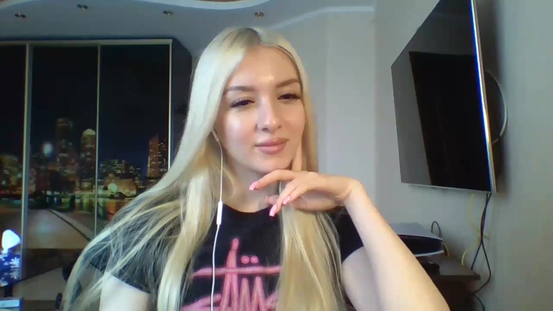 Gallery image thumbnail from SyndyRein's myfreecams stream on, 05/01/2026, 12:01 image 12 of 20