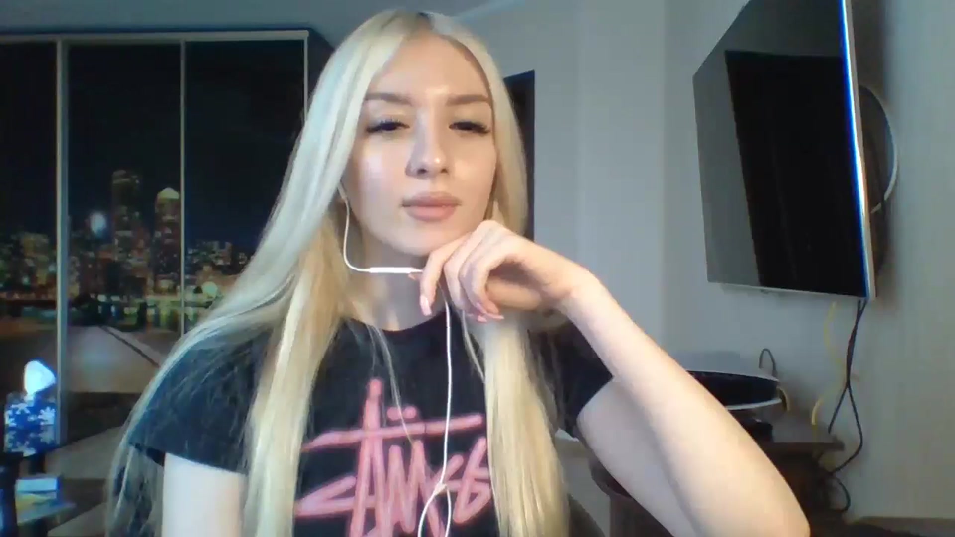 Gallery image thumbnail from SyndyRein's myfreecams stream on, 05/01/2026, 13:50 image 12 of 20