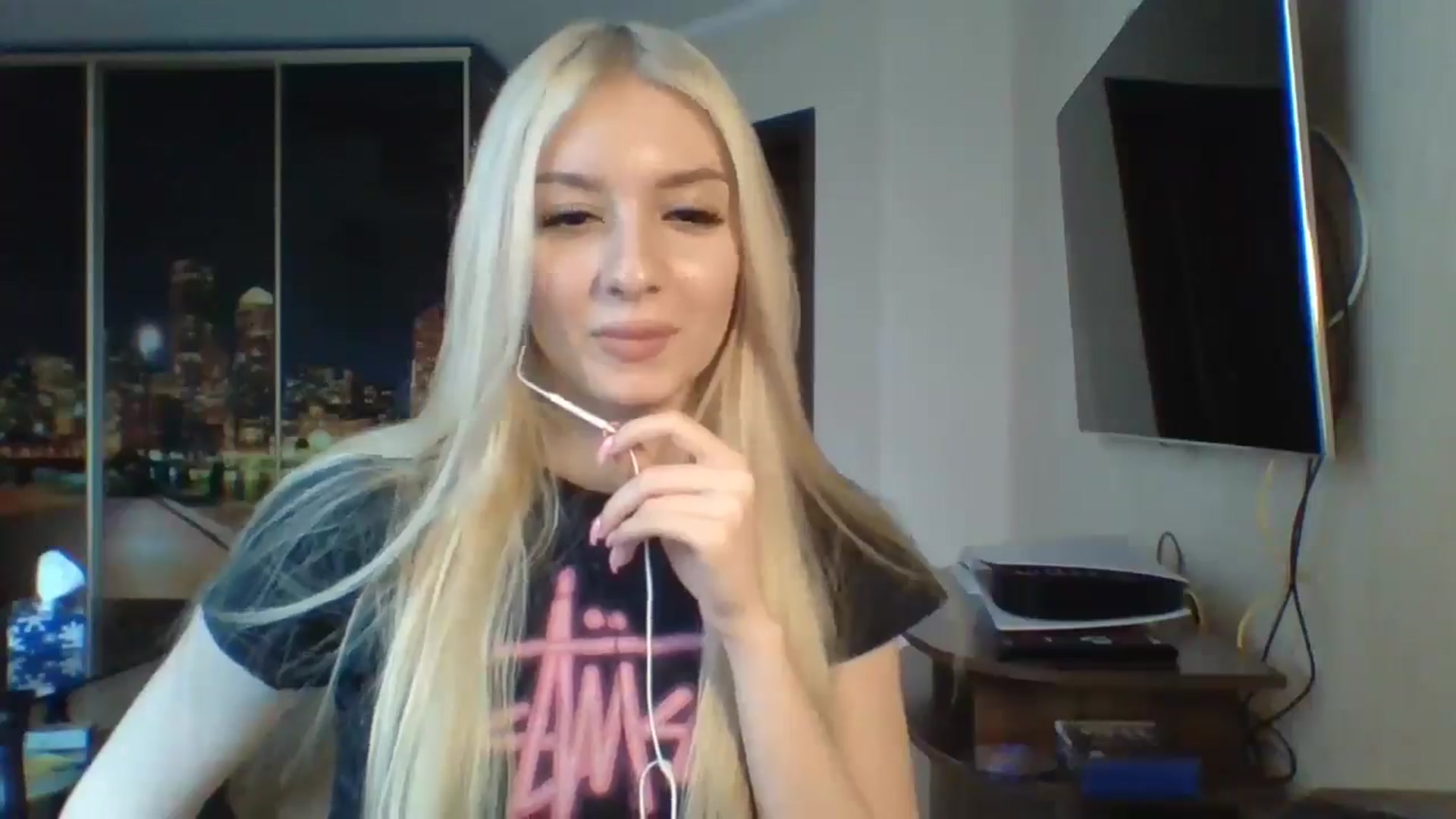 Gallery image thumbnail from SyndyRein's myfreecams stream on, 05/01/2026, 13:50 image 17 of 20