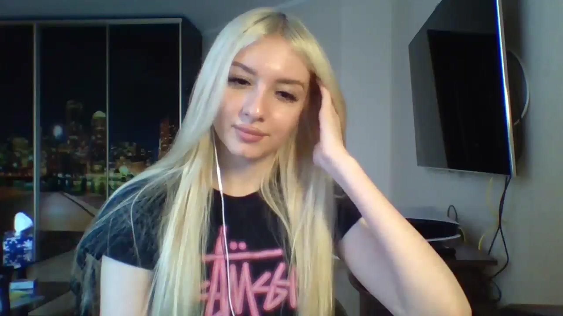 Gallery image thumbnail from SyndyRein's myfreecams stream on, 05/01/2026, 13:50 image 16 of 20