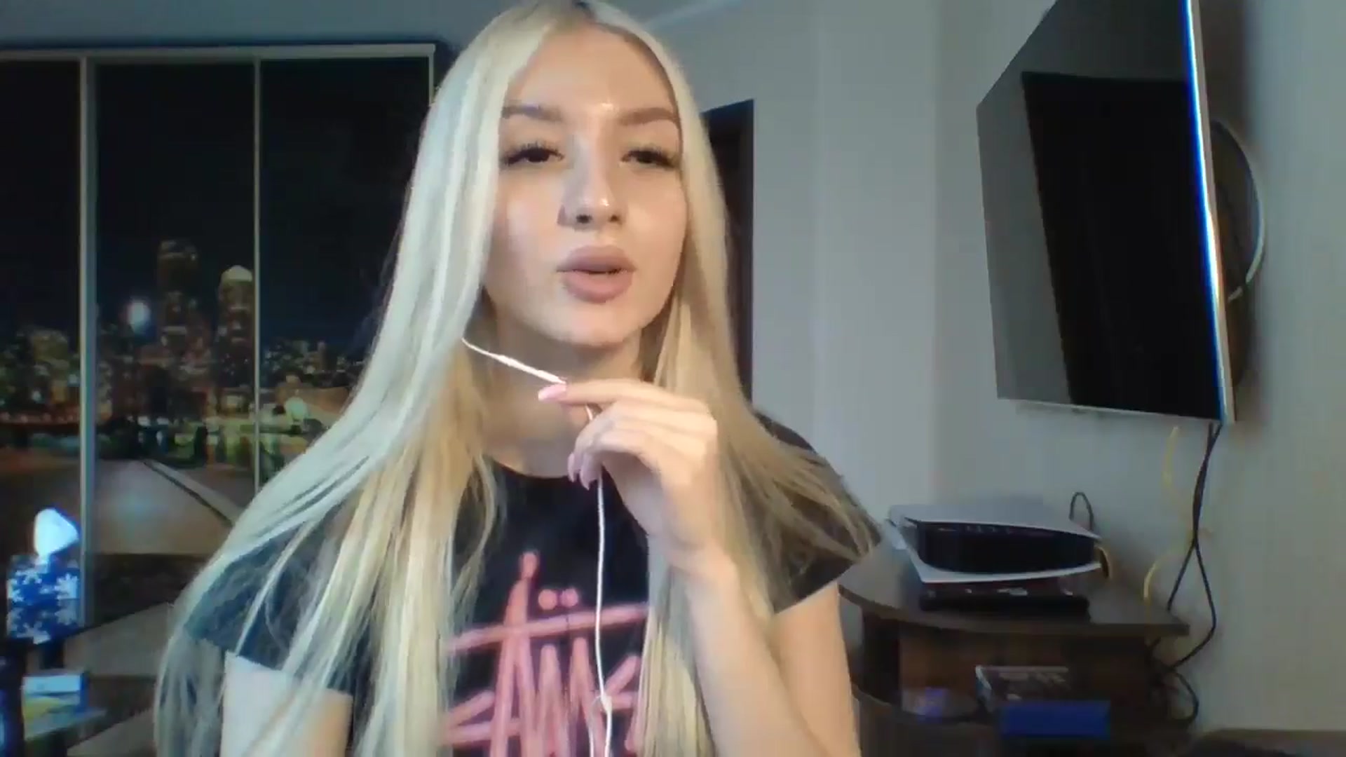 Gallery image thumbnail from SyndyRein's myfreecams stream on, 05/01/2026, 13:50 image 15 of 20