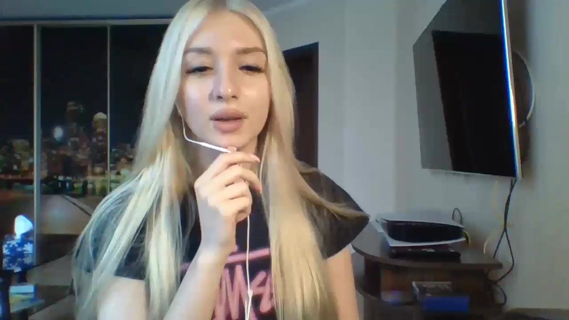 Gallery image thumbnail from SyndyRein's myfreecams stream on, 05/01/2026, 13:50 image 14 of 20