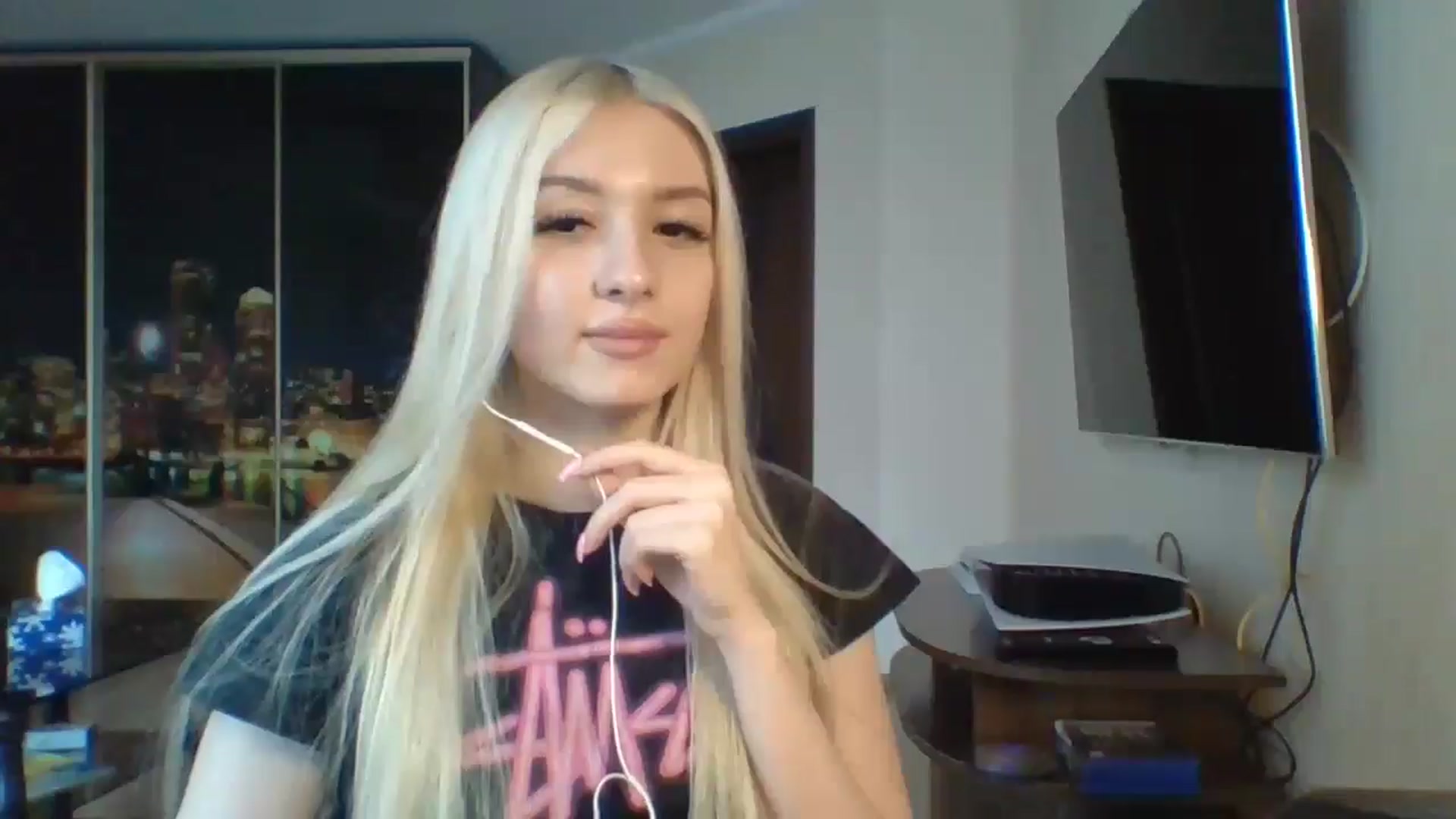 Gallery image thumbnail from SyndyRein's myfreecams stream on, 05/01/2026, 13:50 image 18 of 20