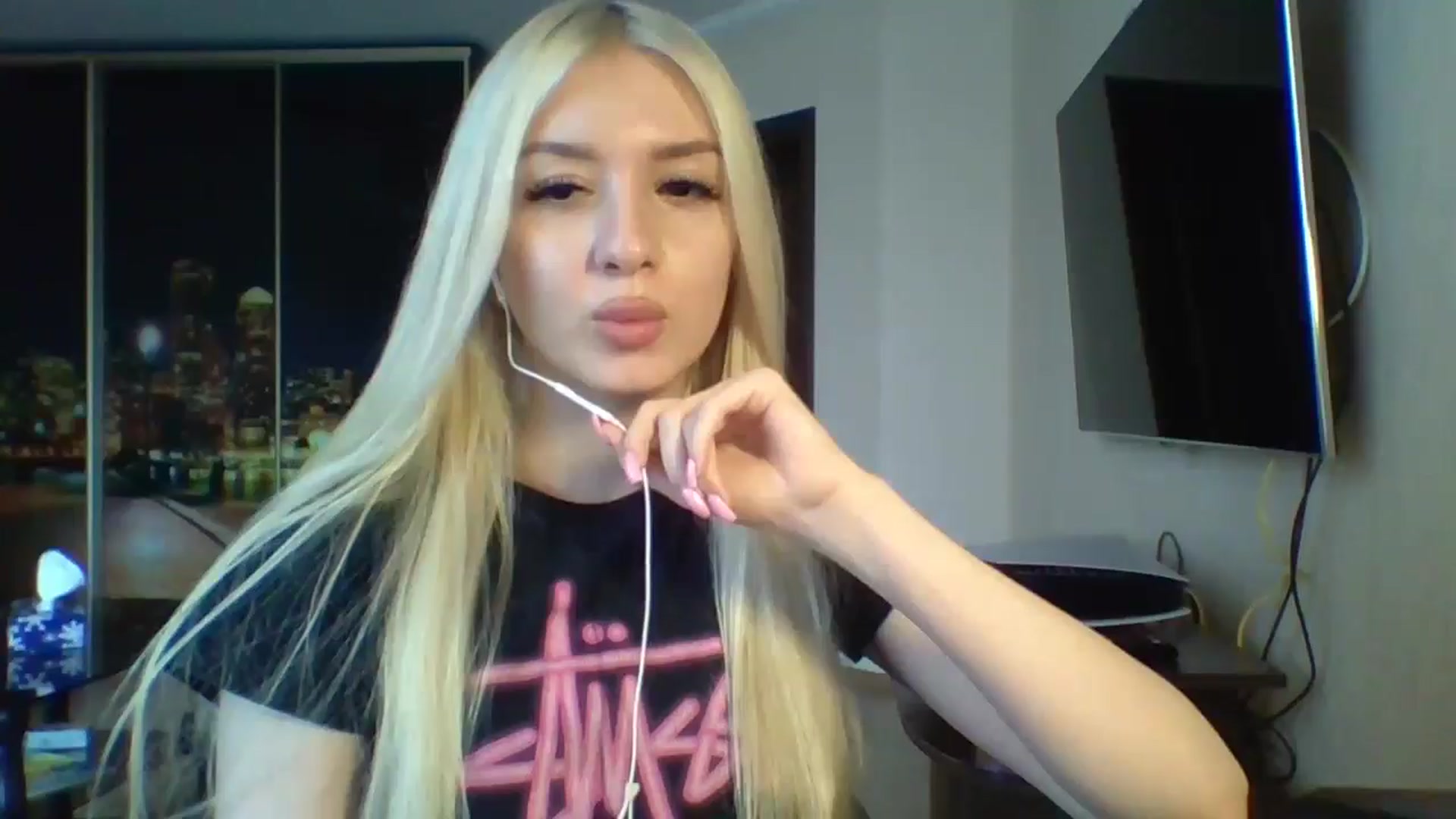 Gallery image thumbnail from SyndyRein's myfreecams stream on, 05/01/2026, 13:50 image 4 of 20