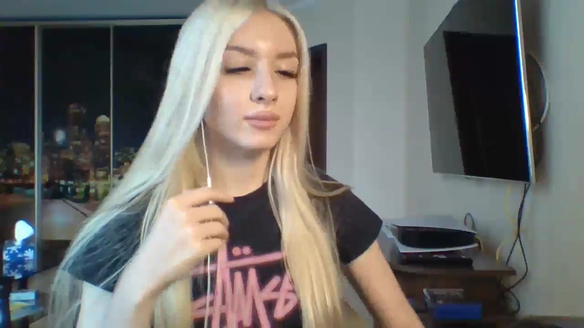 Gallery image thumbnail from SyndyRein's myfreecams stream on, 05/01/2026, 13:50 image 7 of 20