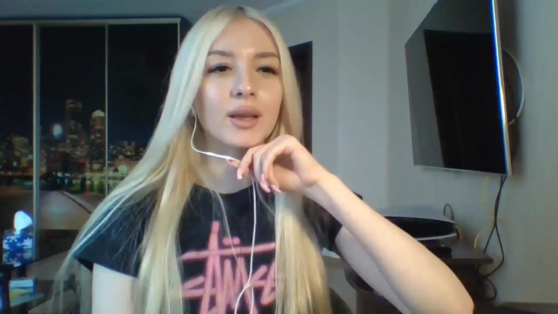 Gallery image thumbnail from SyndyRein's myfreecams stream on, 05/01/2026, 13:50 image 10 of 20