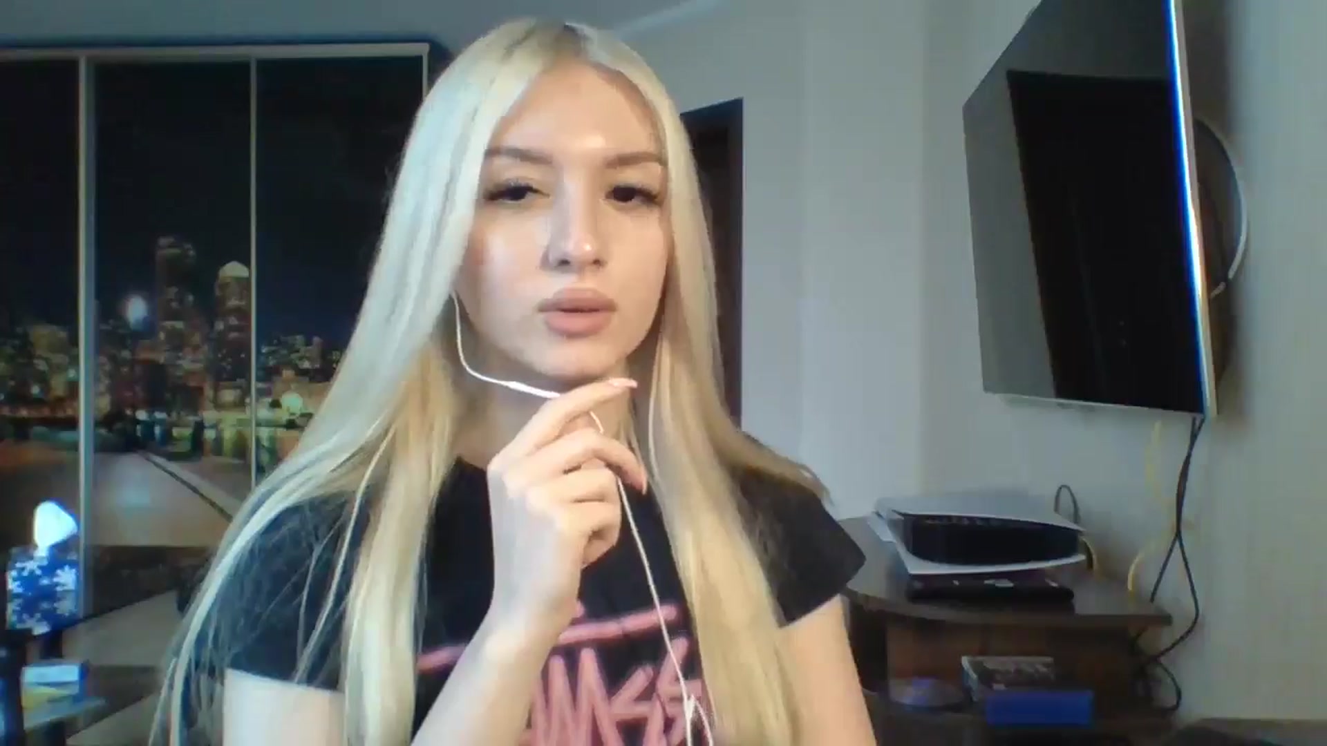 Gallery image thumbnail from SyndyRein's myfreecams stream on, 05/01/2026, 13:50 image 5 of 20