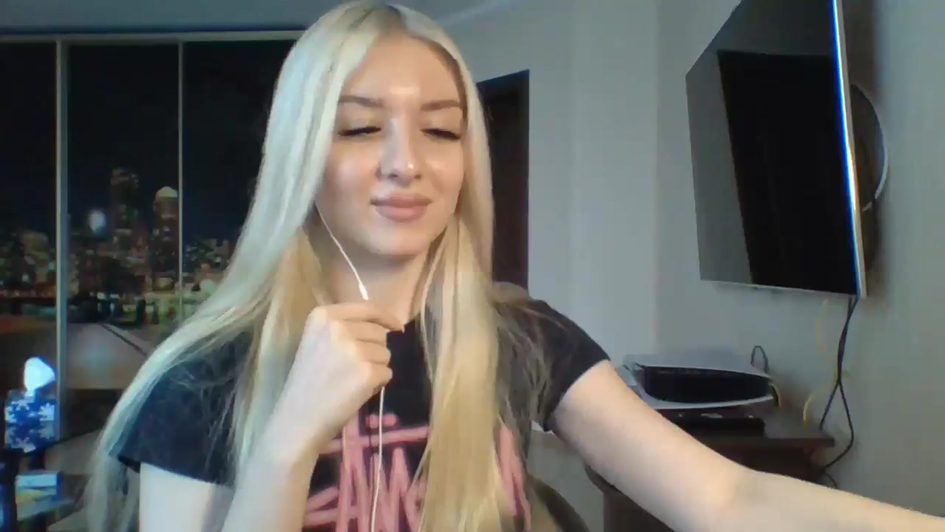 Gallery image thumbnail from SyndyRein's myfreecams stream on, 05/01/2026, 13:50 image 13 of 20