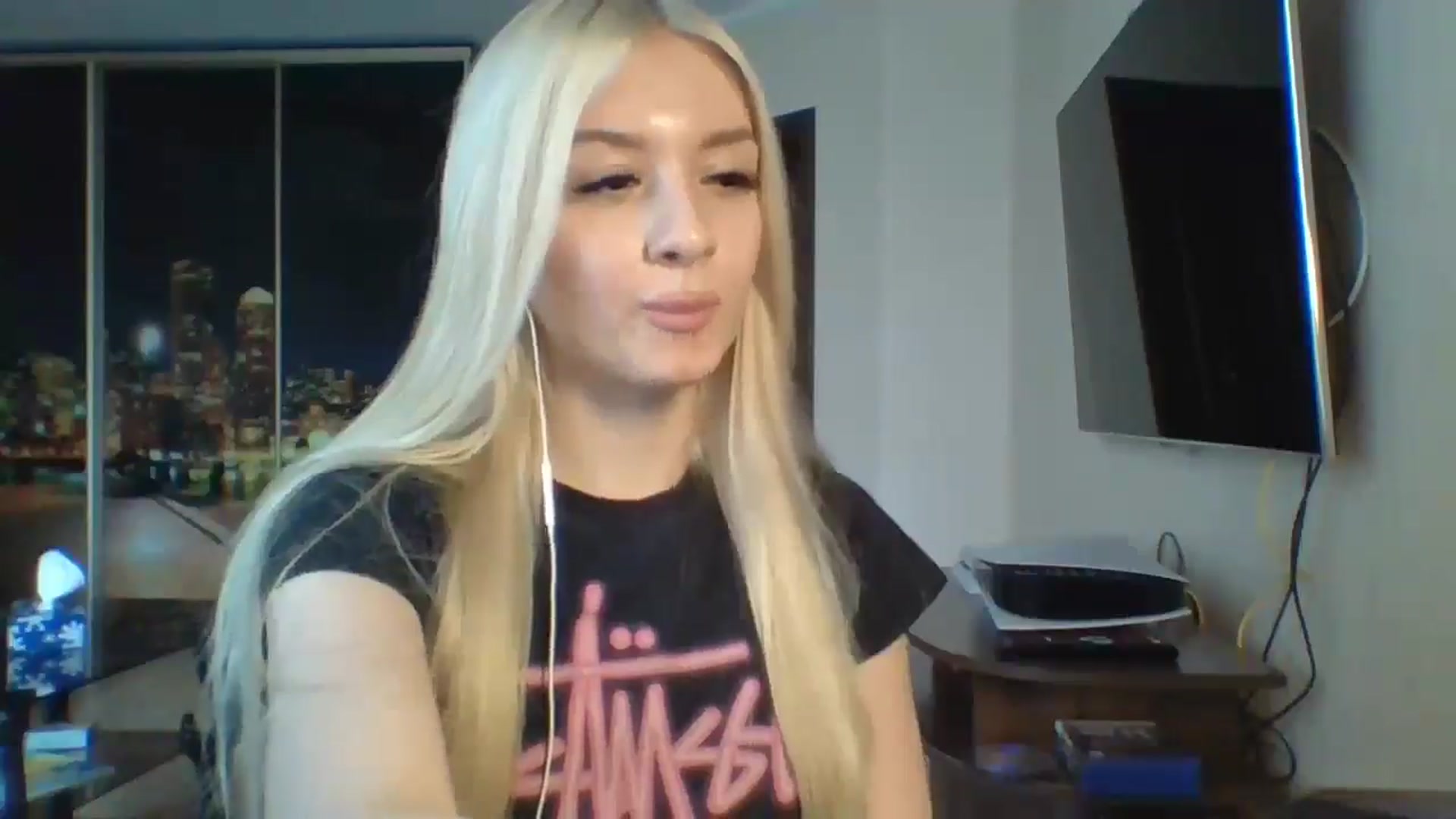 Gallery image thumbnail from SyndyRein's myfreecams stream on, 05/01/2026, 13:50 image 3 of 20
