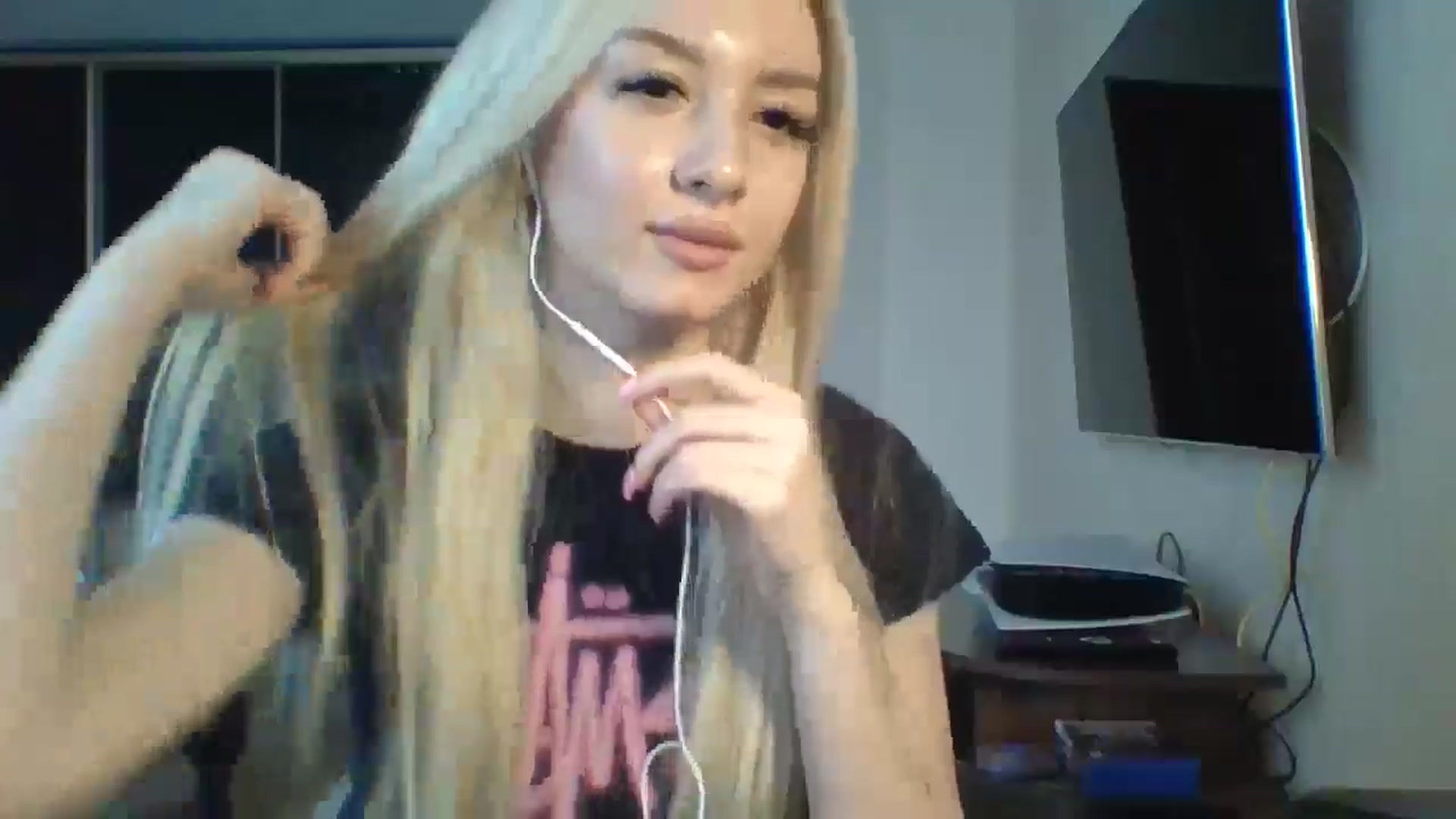 Gallery image thumbnail from SyndyRein's myfreecams stream on, 05/01/2026, 13:50 image 19 of 20