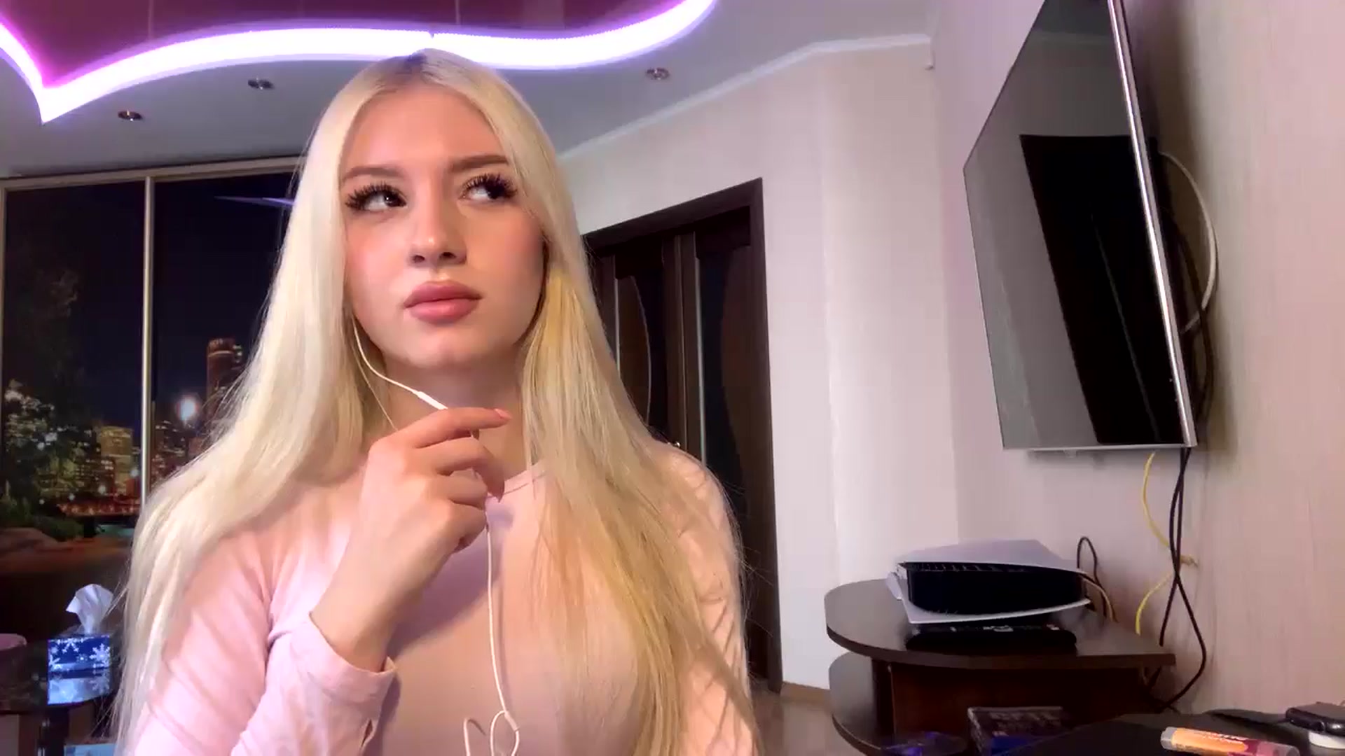 Gallery image thumbnail from SyndyRein's myfreecams stream on, 05/04/2026, 09:38 image 2 of 20