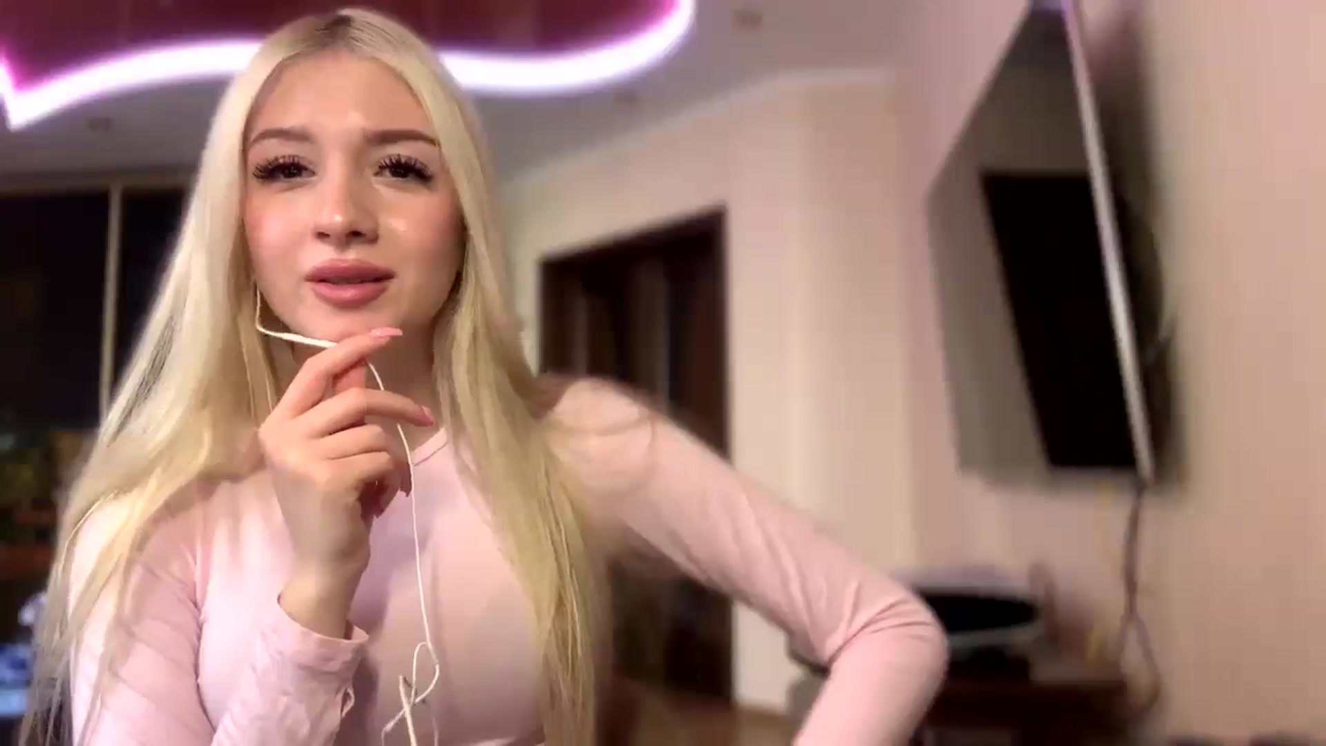 Gallery image thumbnail from SyndyRein's myfreecams stream on, 05/04/2026, 09:38 image 13 of 20