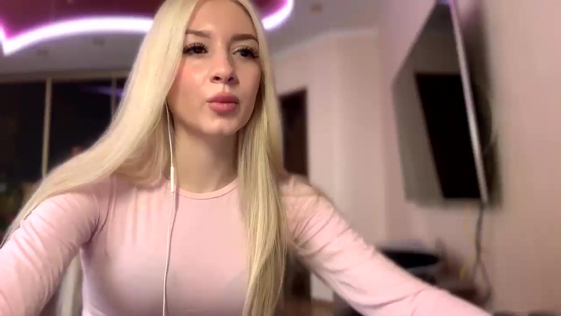 Gallery image thumbnail from SyndyRein's myfreecams stream on, 05/04/2026, 09:38 image 14 of 20