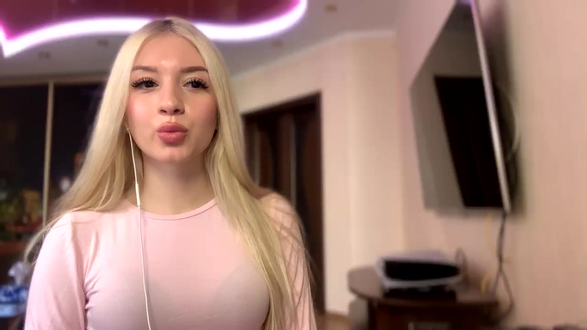Gallery image thumbnail from SyndyRein's myfreecams stream on, 05/04/2026, 09:38 image 9 of 20
