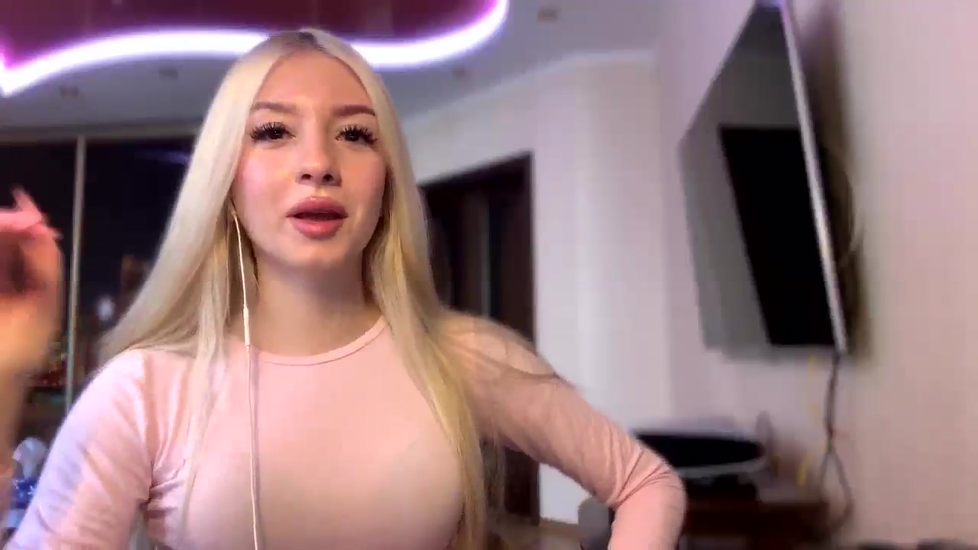 Gallery image thumbnail from SyndyRein's myfreecams stream on, 05/04/2026, 09:38 image 8 of 20