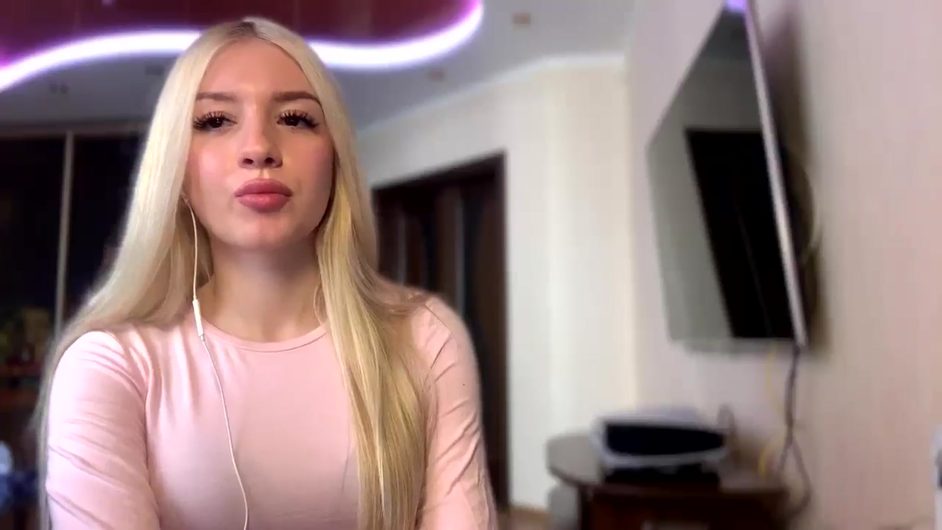 Gallery image thumbnail from SyndyRein's myfreecams stream on, 05/04/2026, 10:59 image 8 of 20