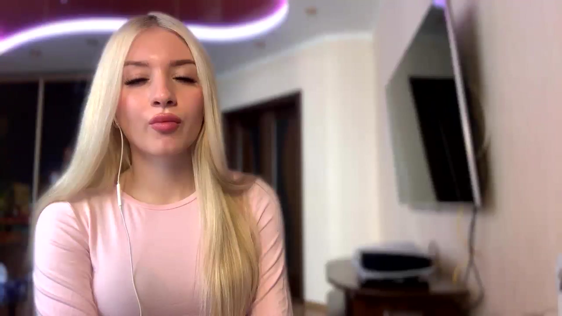 Gallery image thumbnail from SyndyRein's myfreecams stream on, 05/04/2026, 10:59 image 9 of 20