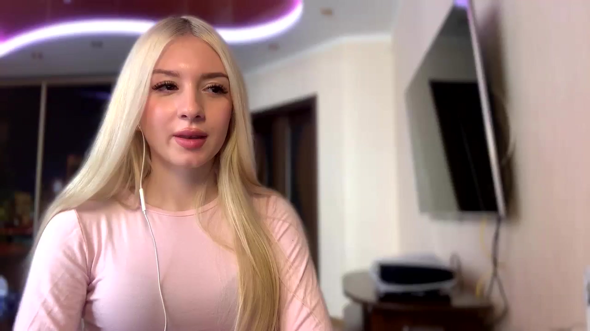 Gallery image thumbnail from SyndyRein's myfreecams stream on, 05/04/2026, 10:59 image 18 of 20