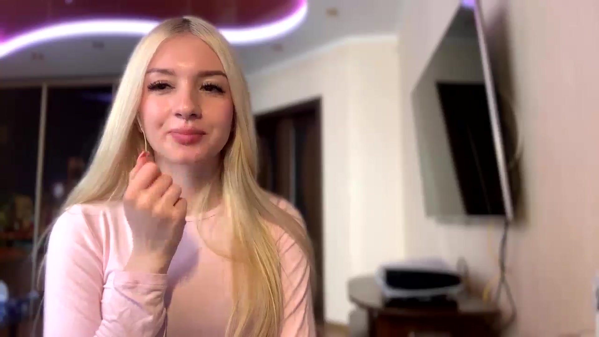 Gallery image thumbnail from SyndyRein's myfreecams stream on, 05/04/2026, 10:59 image 19 of 20