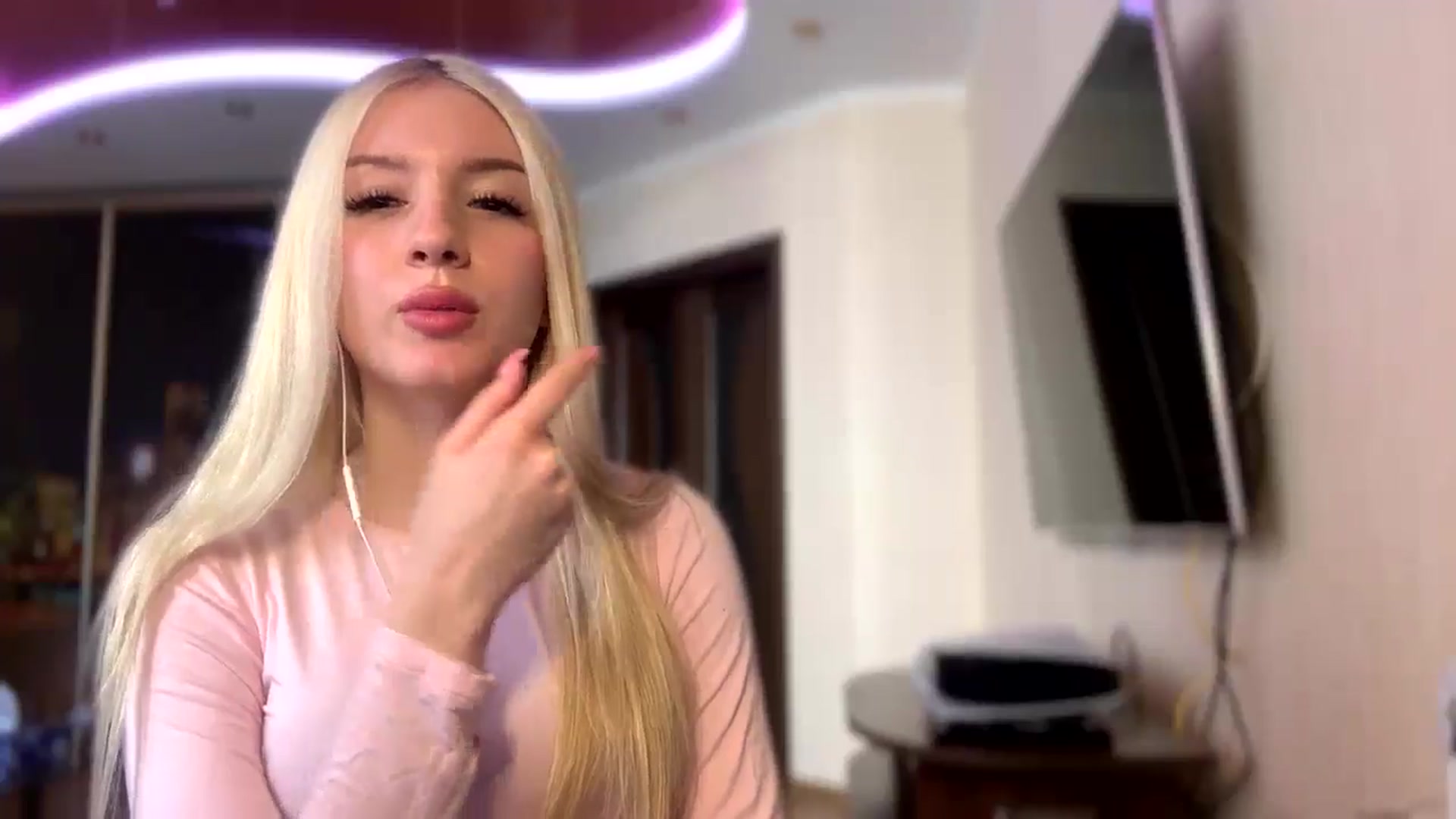 Gallery image thumbnail from SyndyRein's myfreecams stream on, 05/04/2026, 10:59 image 12 of 20