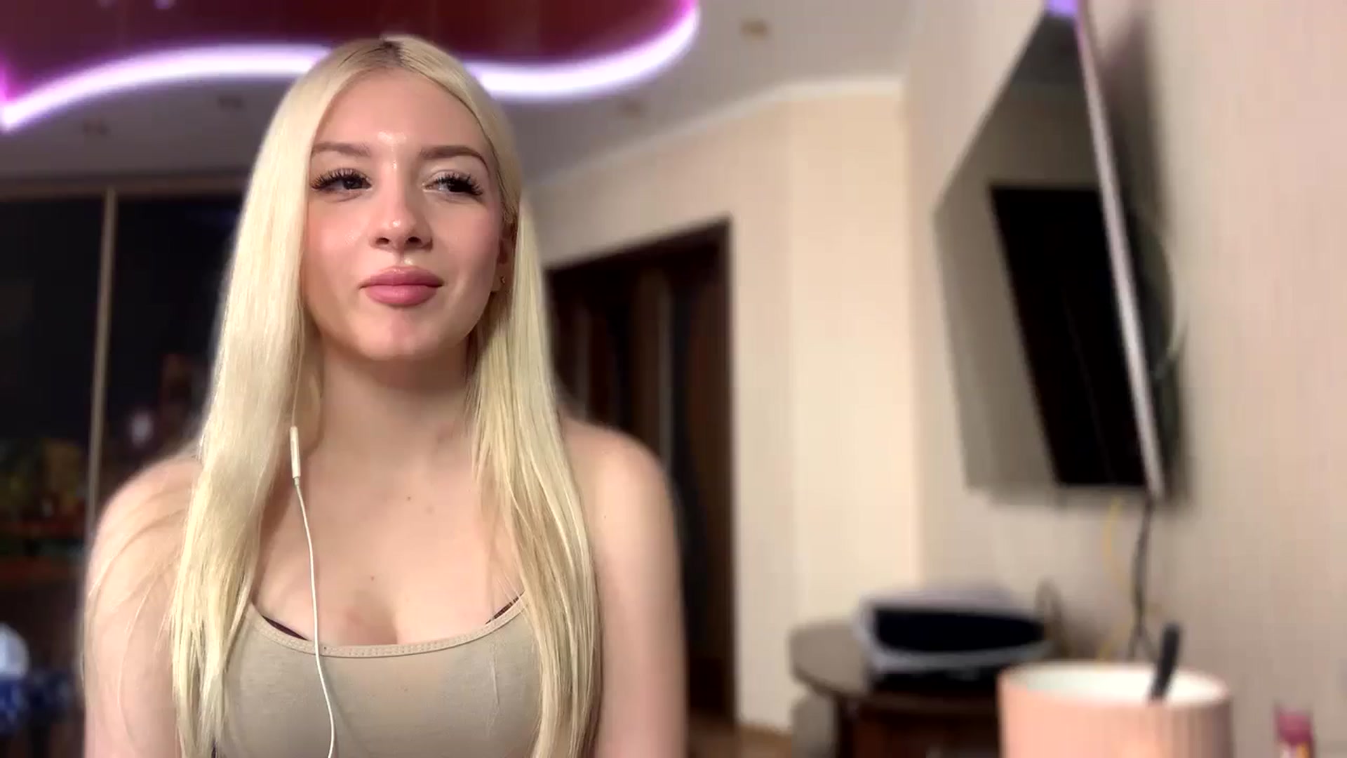 Gallery image thumbnail from SyndyRein's myfreecams stream on, 05/04/2026, 12:39 image 5 of 20